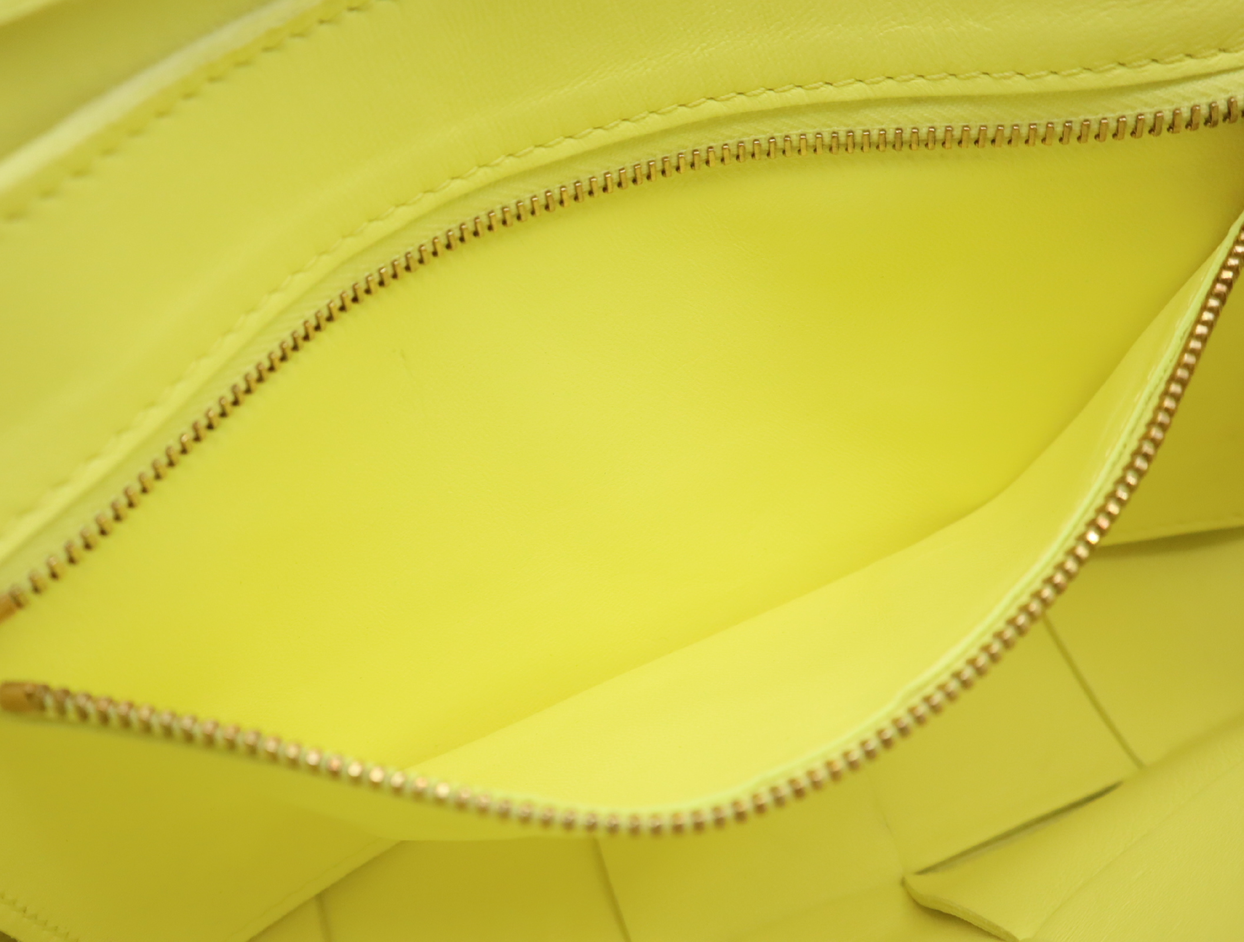 Leather Maxi Intrecciato Cassette Shoulder Bag, Light Yellow - Shoulder Bag — view 14