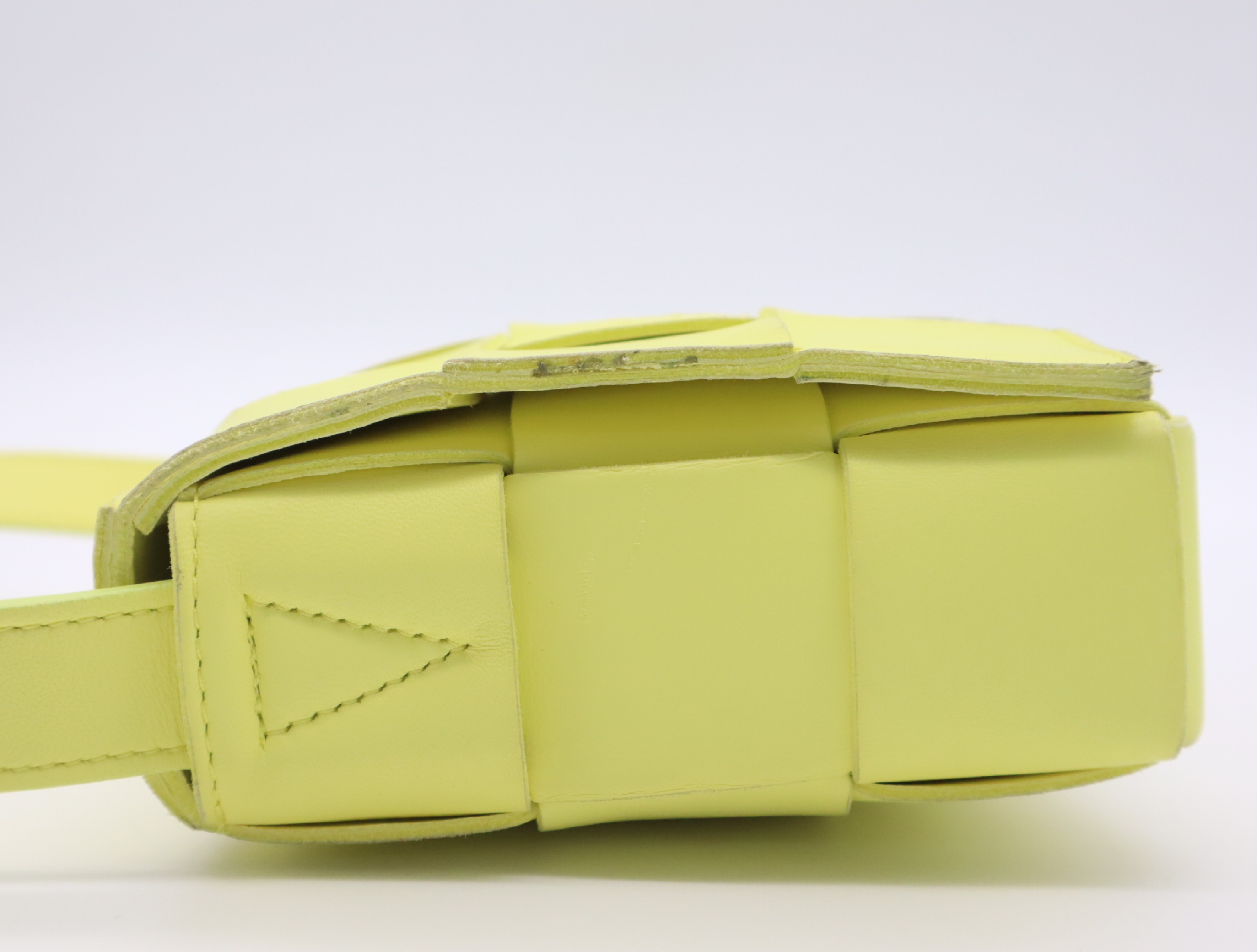 Leather Maxi Intrecciato Cassette Shoulder Bag, Light Yellow - Shoulder Bag — view 3