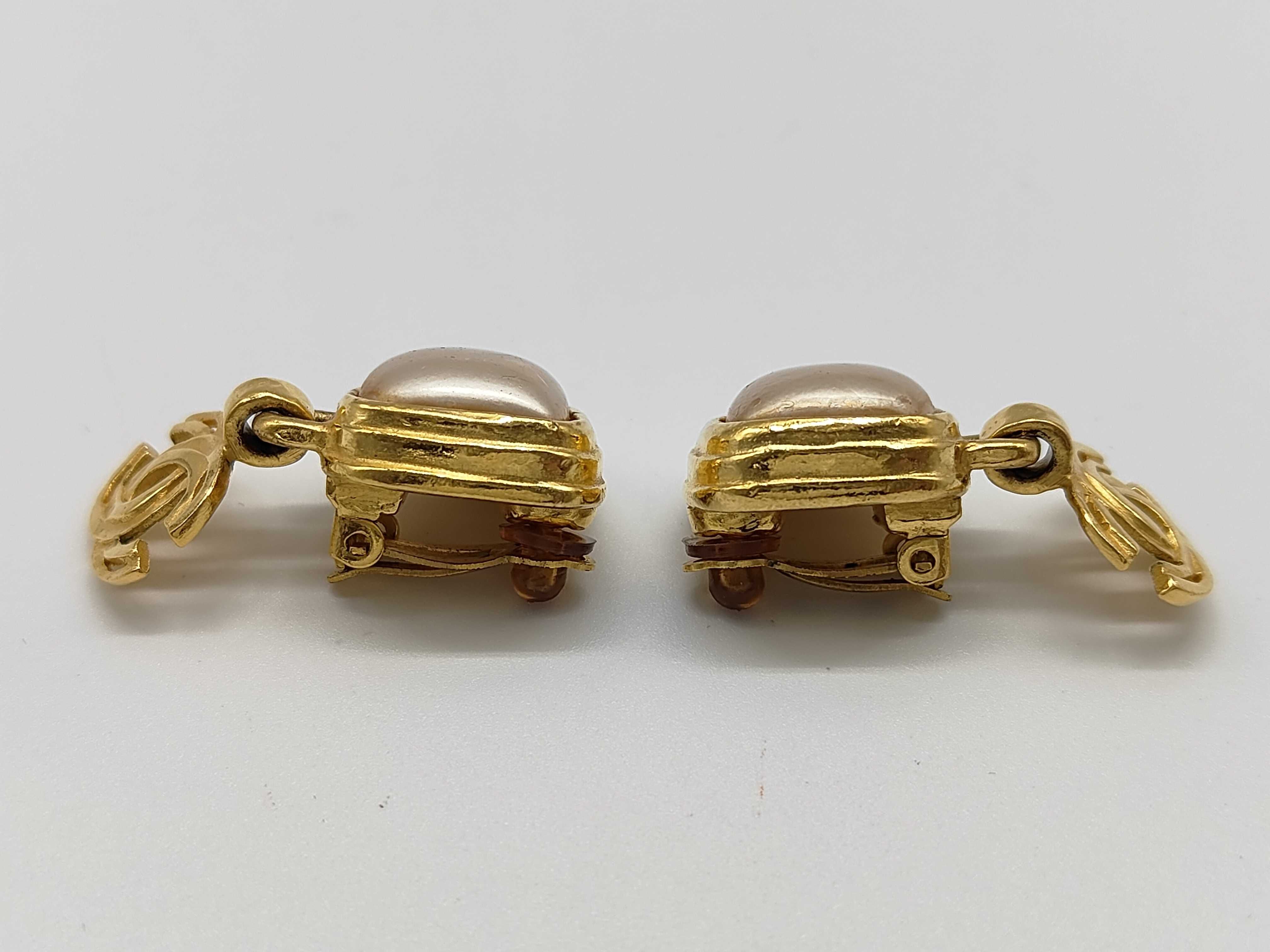 earrings with box, square pearl and Coco Mark design. — view 3