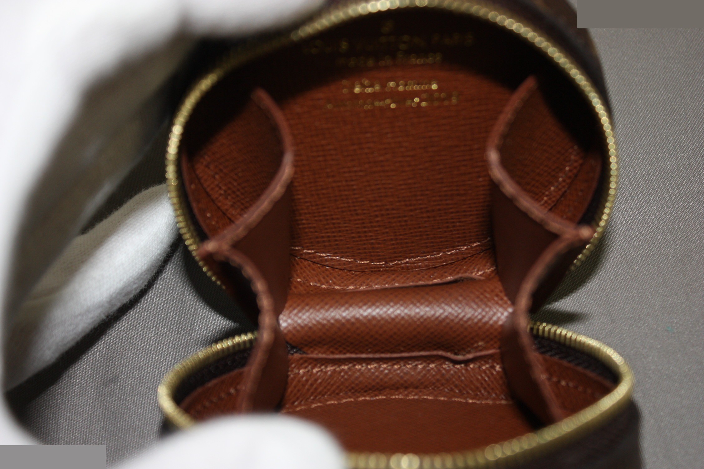 Round case — view 11