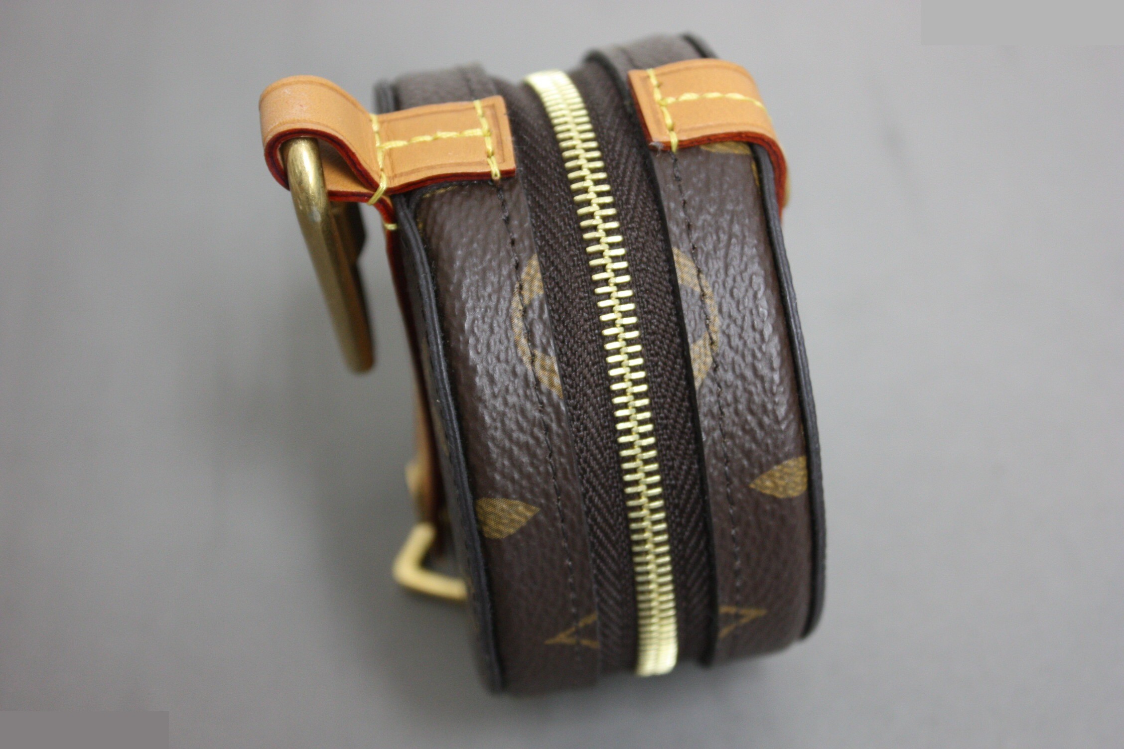 Round case — view 8