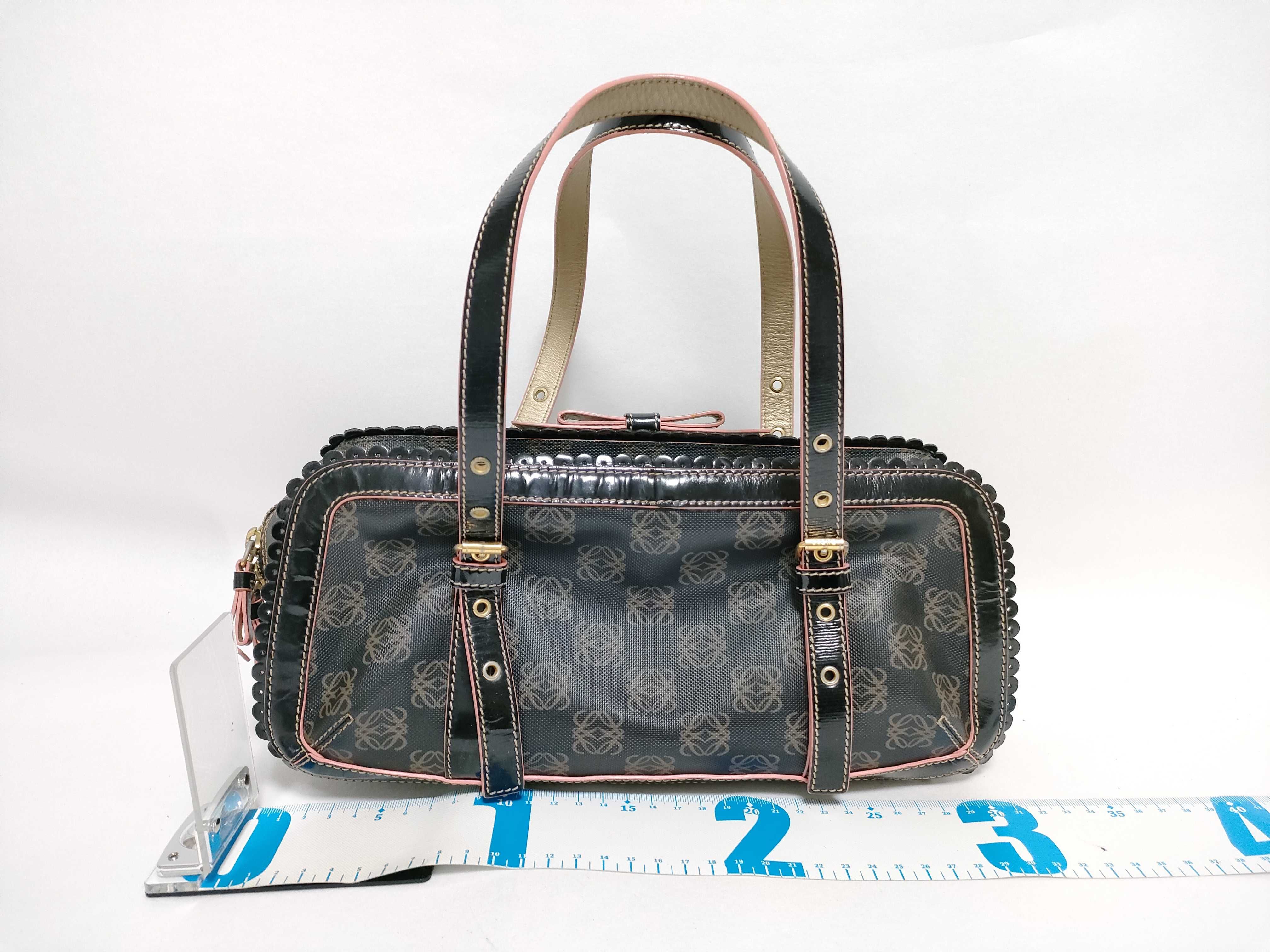 handbag with Anagram charm. — view 2