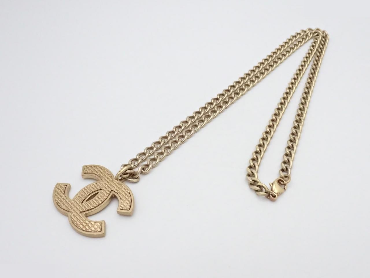 Chocolate bar Coco mark gold chain necklace, chain approximately 75cm — view 3