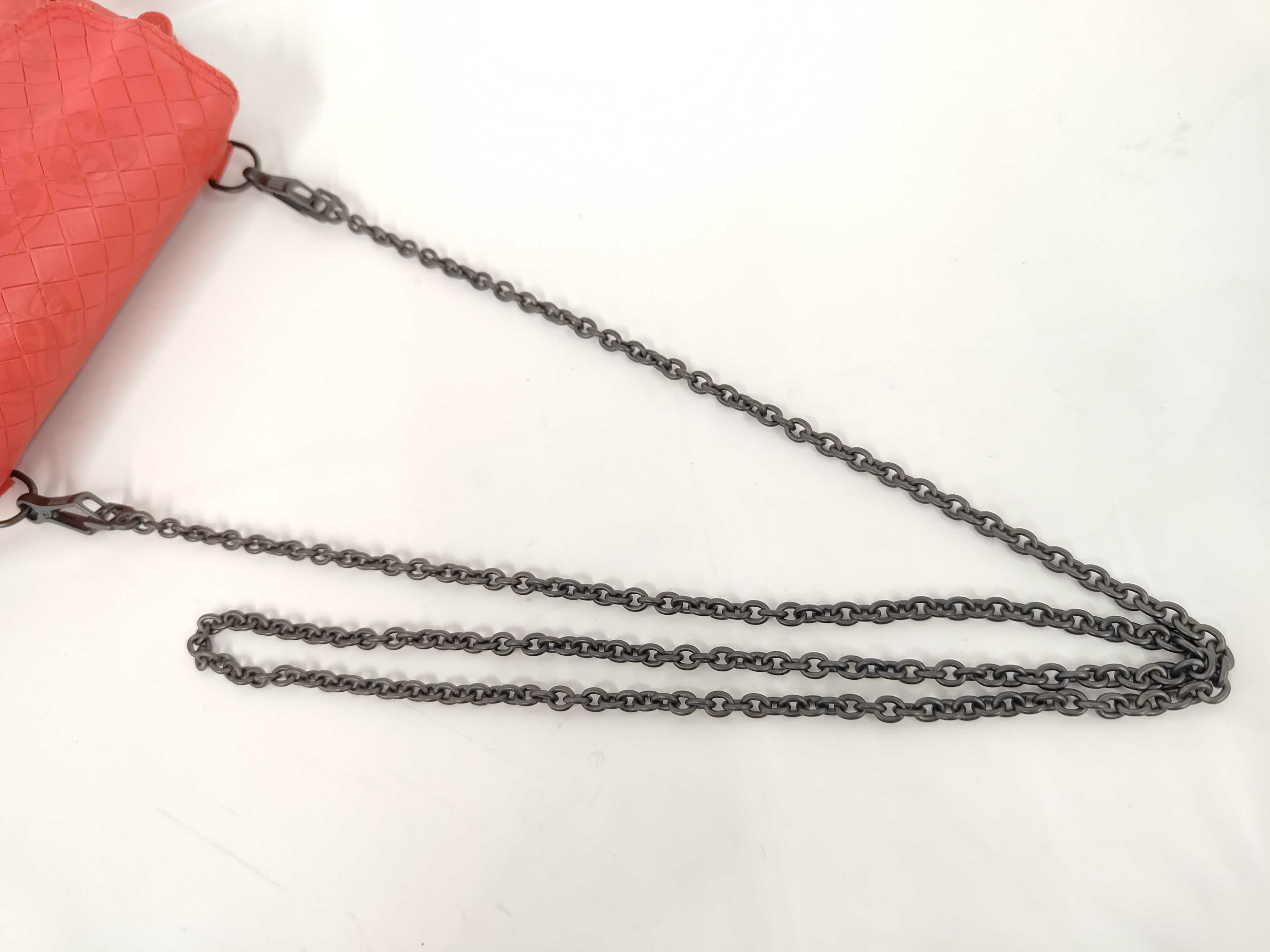 Intrecciato Shoulder Bag (Red) — view 4