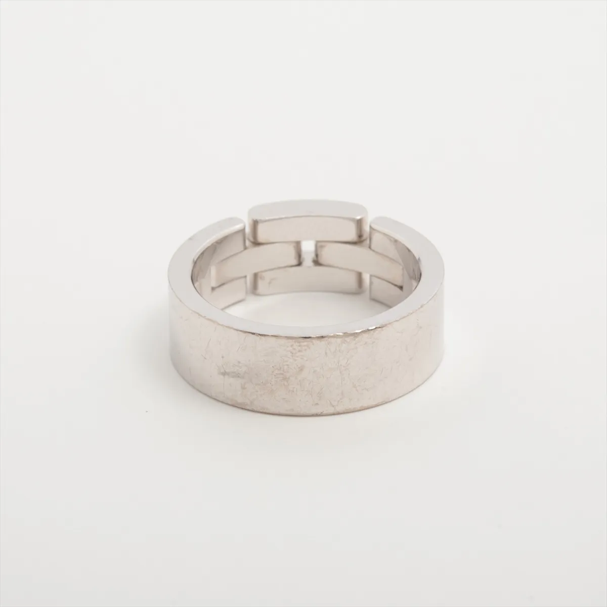 Maillon Panthère Half Diamond Ring, 750 (WG), 7.7g, Size 47, OO9473. (Dents, plating peeling) — view 2