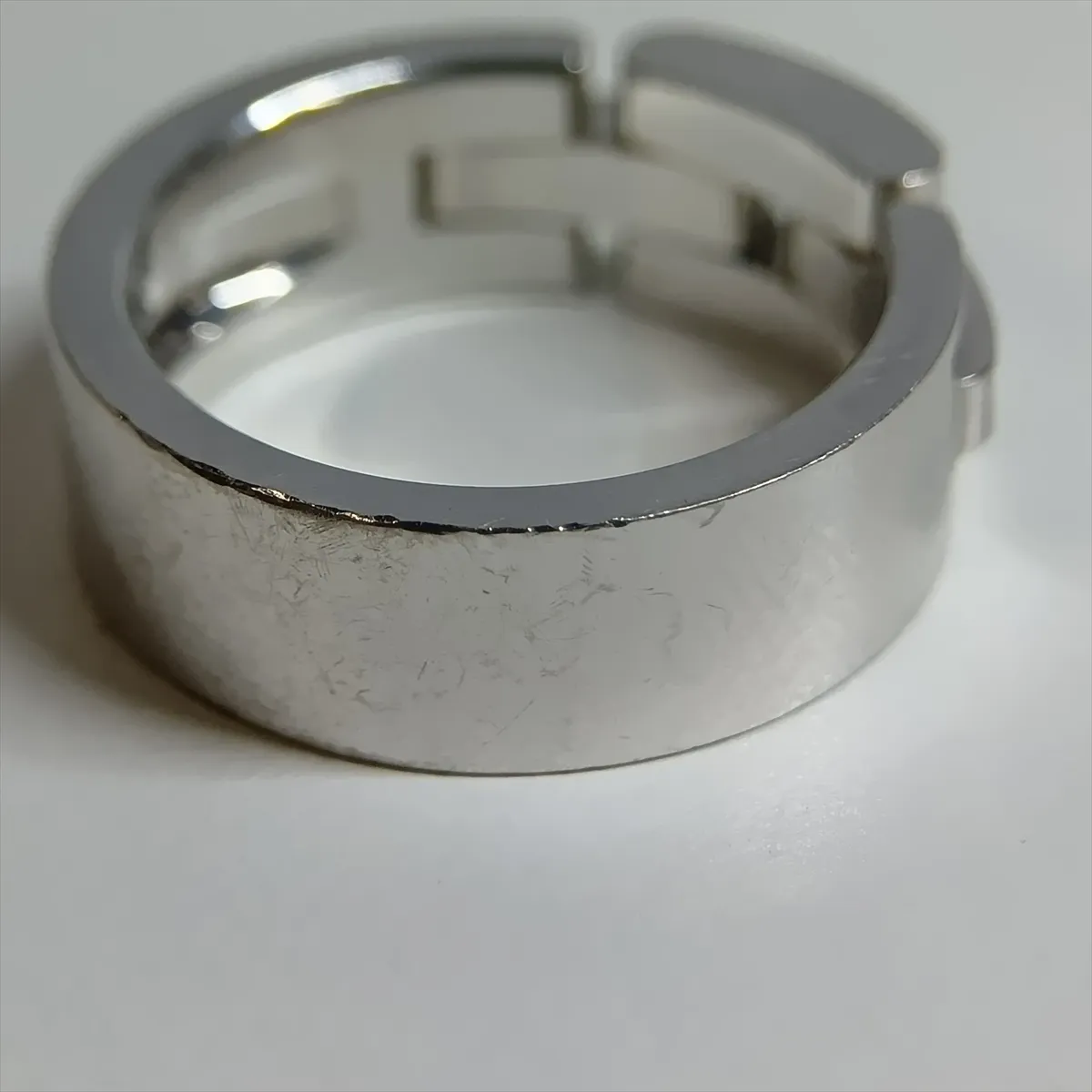 Maillon Panthère Half Diamond Ring, 750 (WG), 7.7g, Size 47, OO9473. (Dents, plating peeling) — view 6