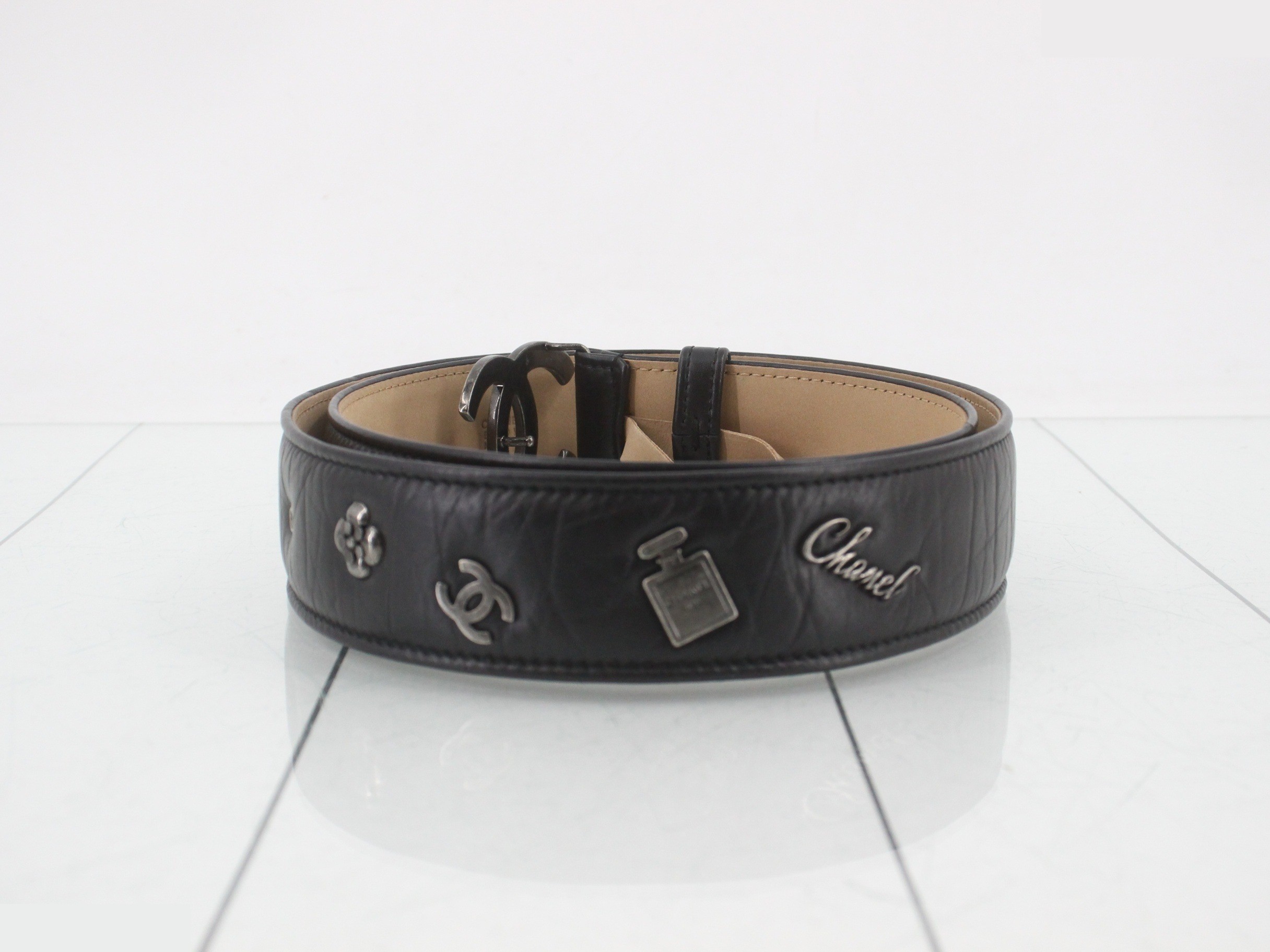 Men's belt with Coco Mark/charm, black — view 2