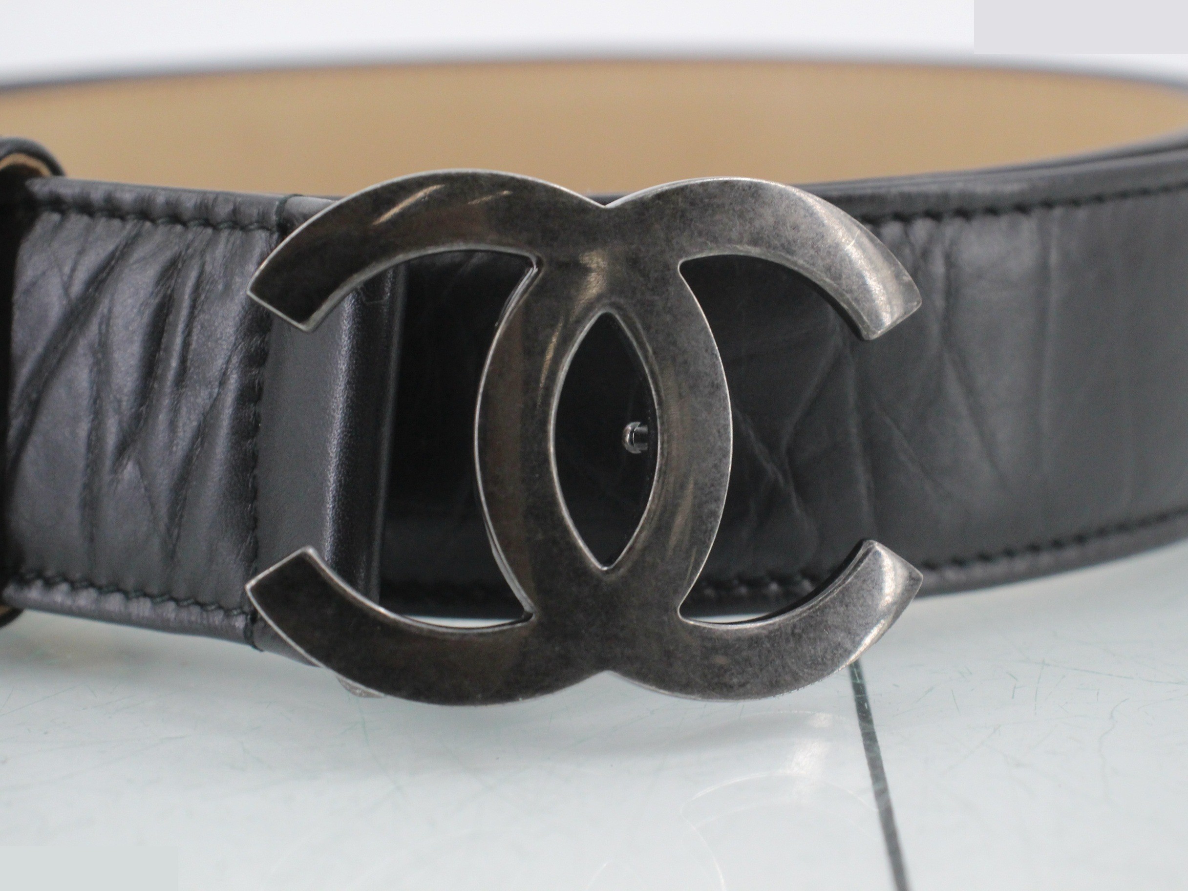 Men's belt with Coco Mark/charm, black — view 3