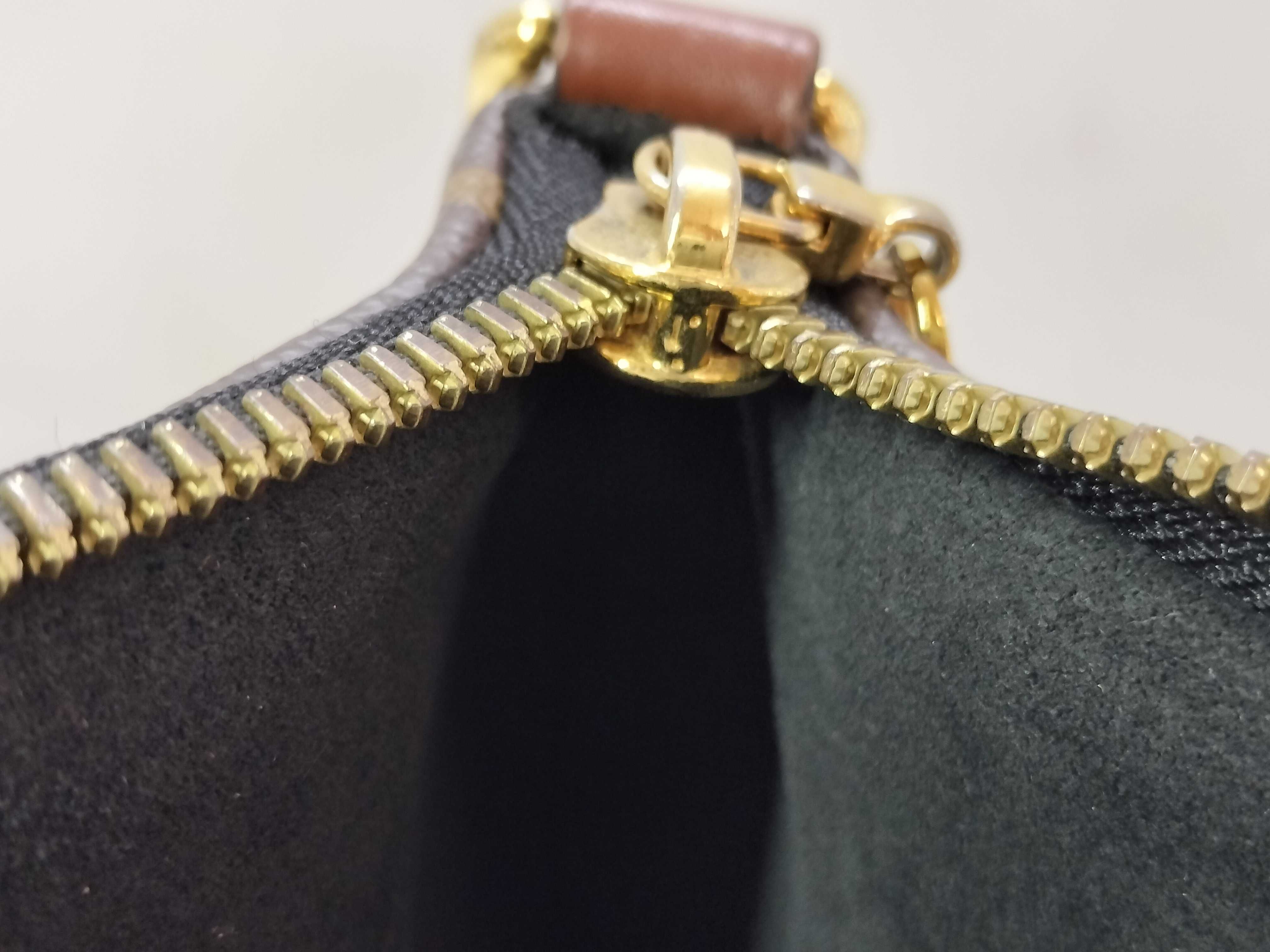 Monogram Louis Vuitton Monogram V Tote MM Handbag — view 12