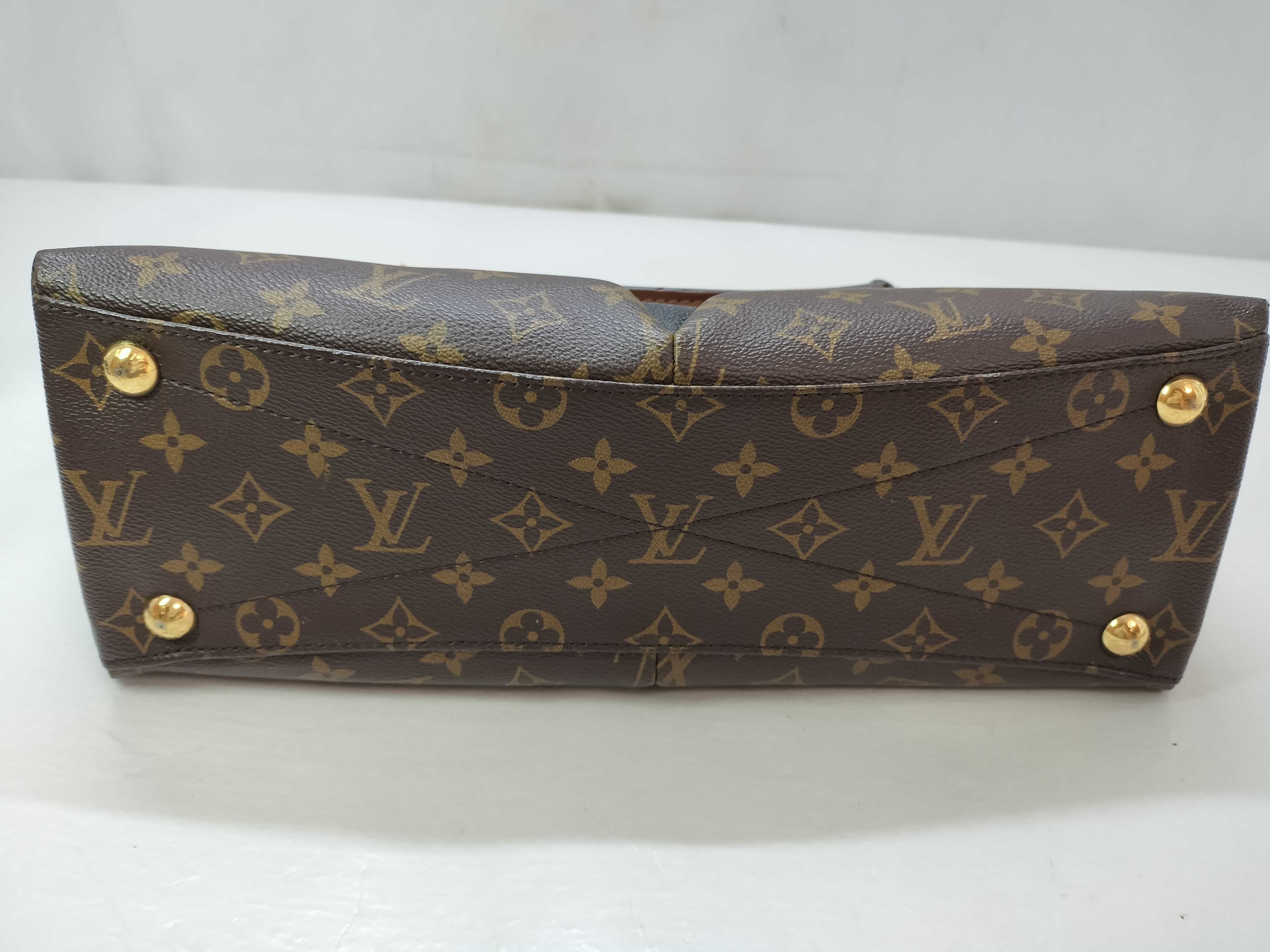 Monogram Louis Vuitton Monogram V Tote MM Handbag — view 15