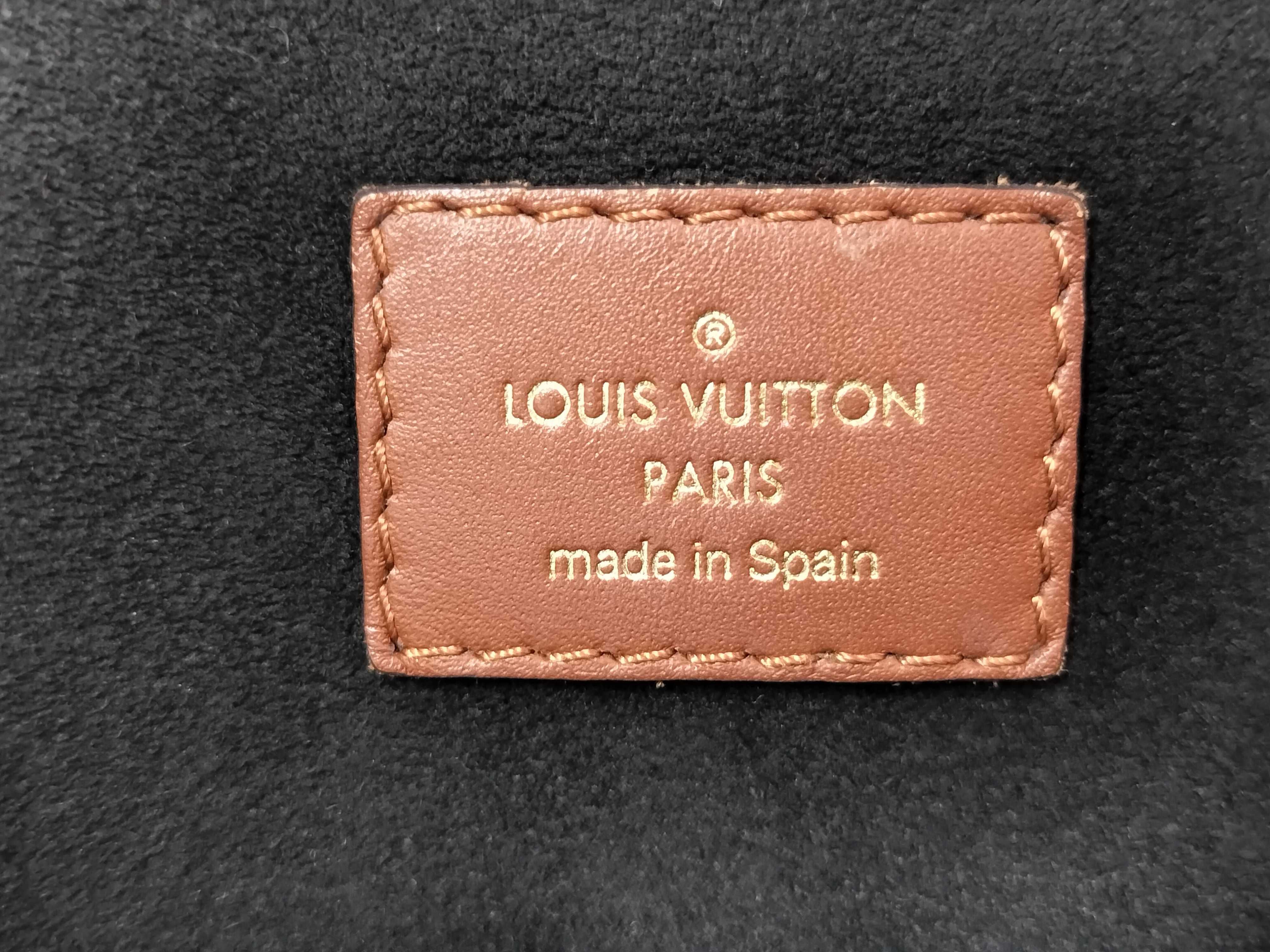 Monogram Louis Vuitton Monogram V Tote MM Handbag — view 9