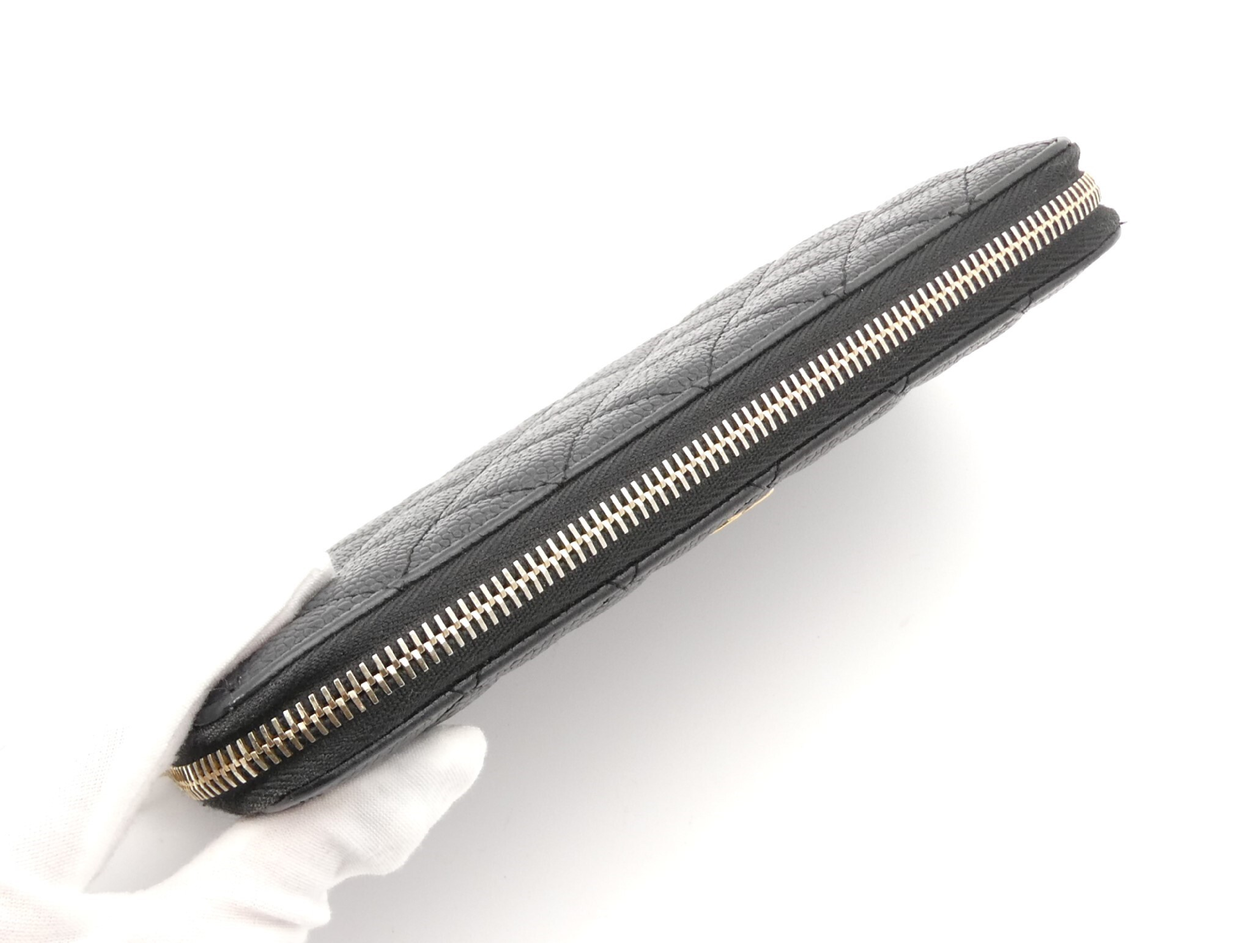 Matelasse Cocomark Caviar Skin Round Zipper Wallet — view 6