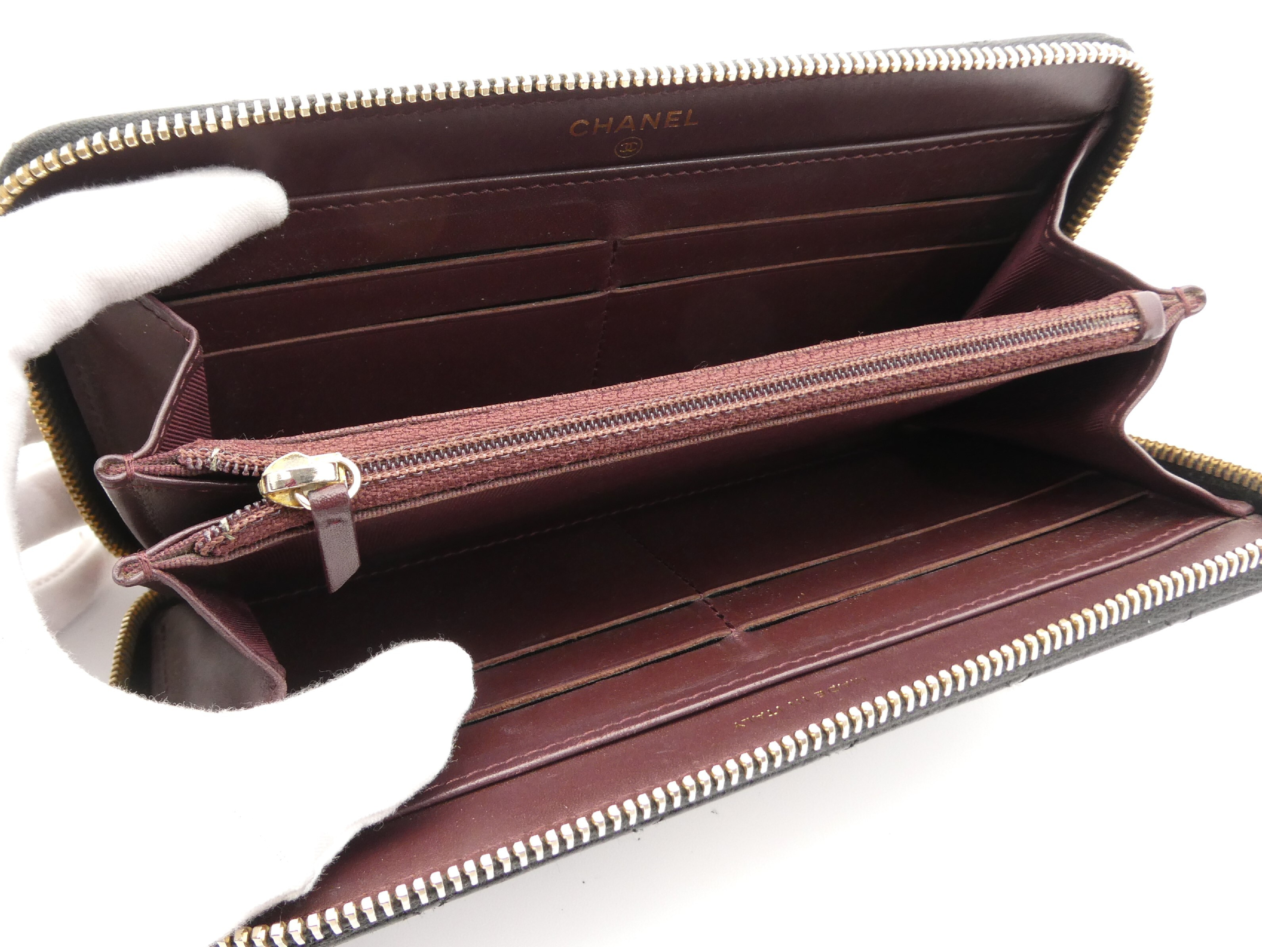 Matelasse Cocomark Caviar Skin Round Zipper Wallet — view 7