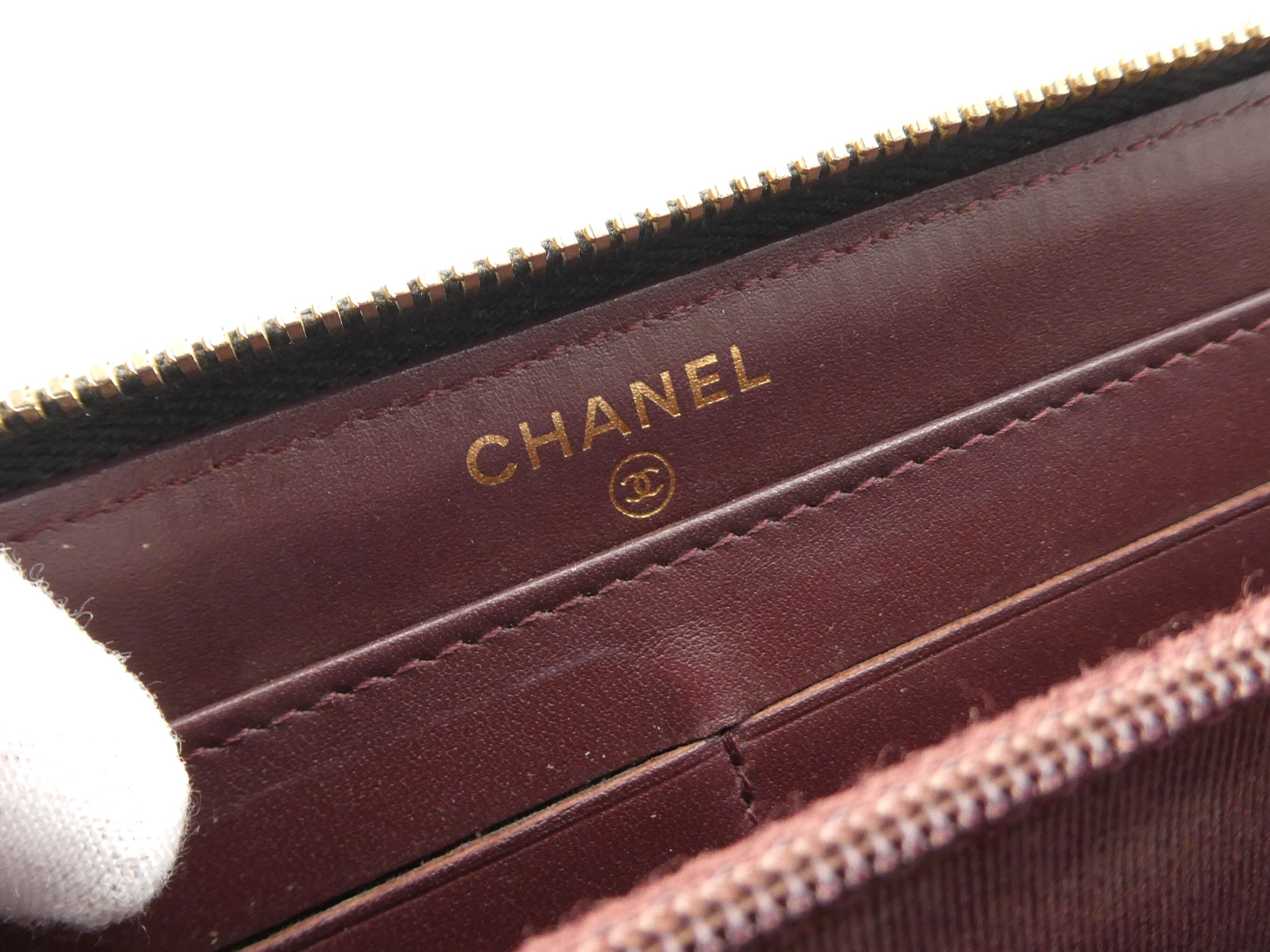 Matelasse Cocomark Caviar Skin Round Zipper Wallet — view 9