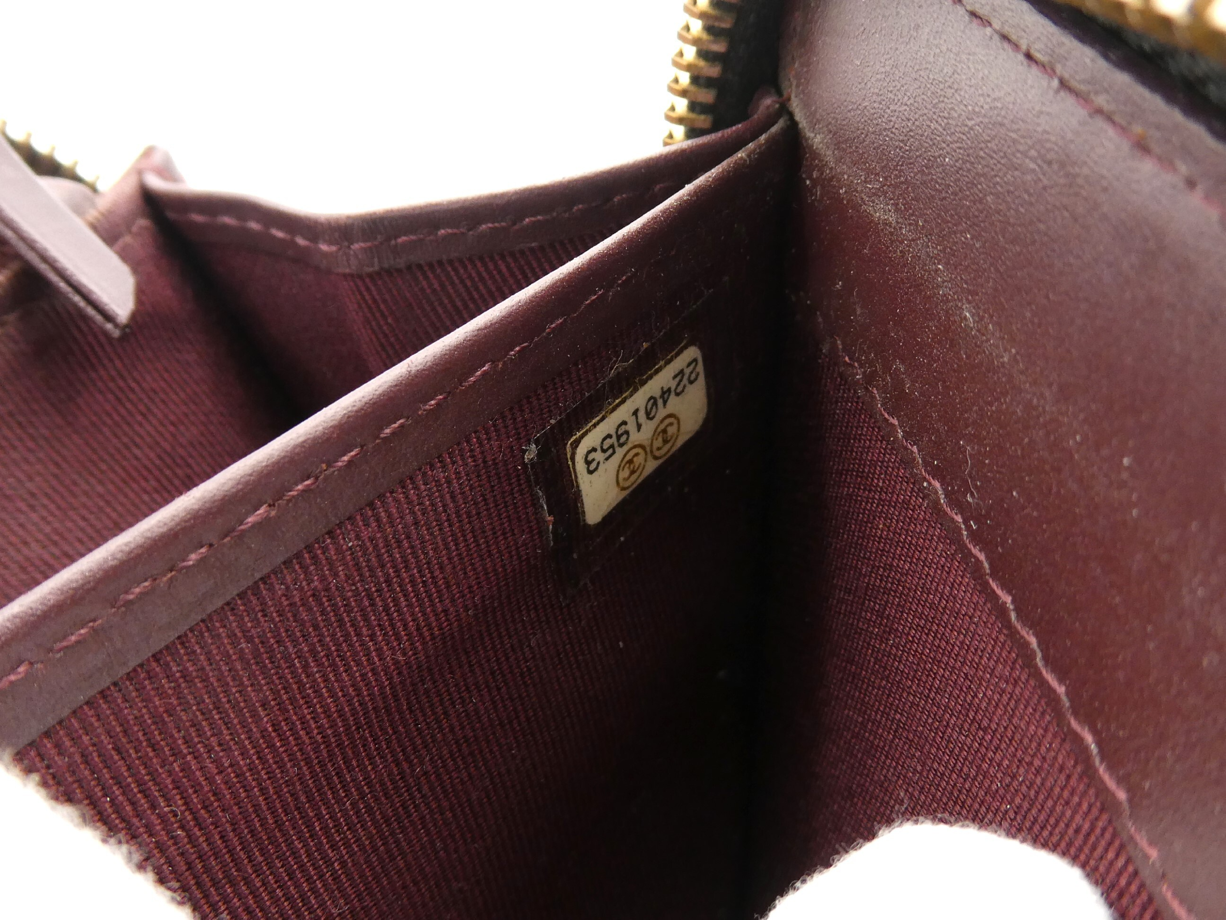 Matelasse Cocomark Caviar Skin Round Zipper Wallet — view 10