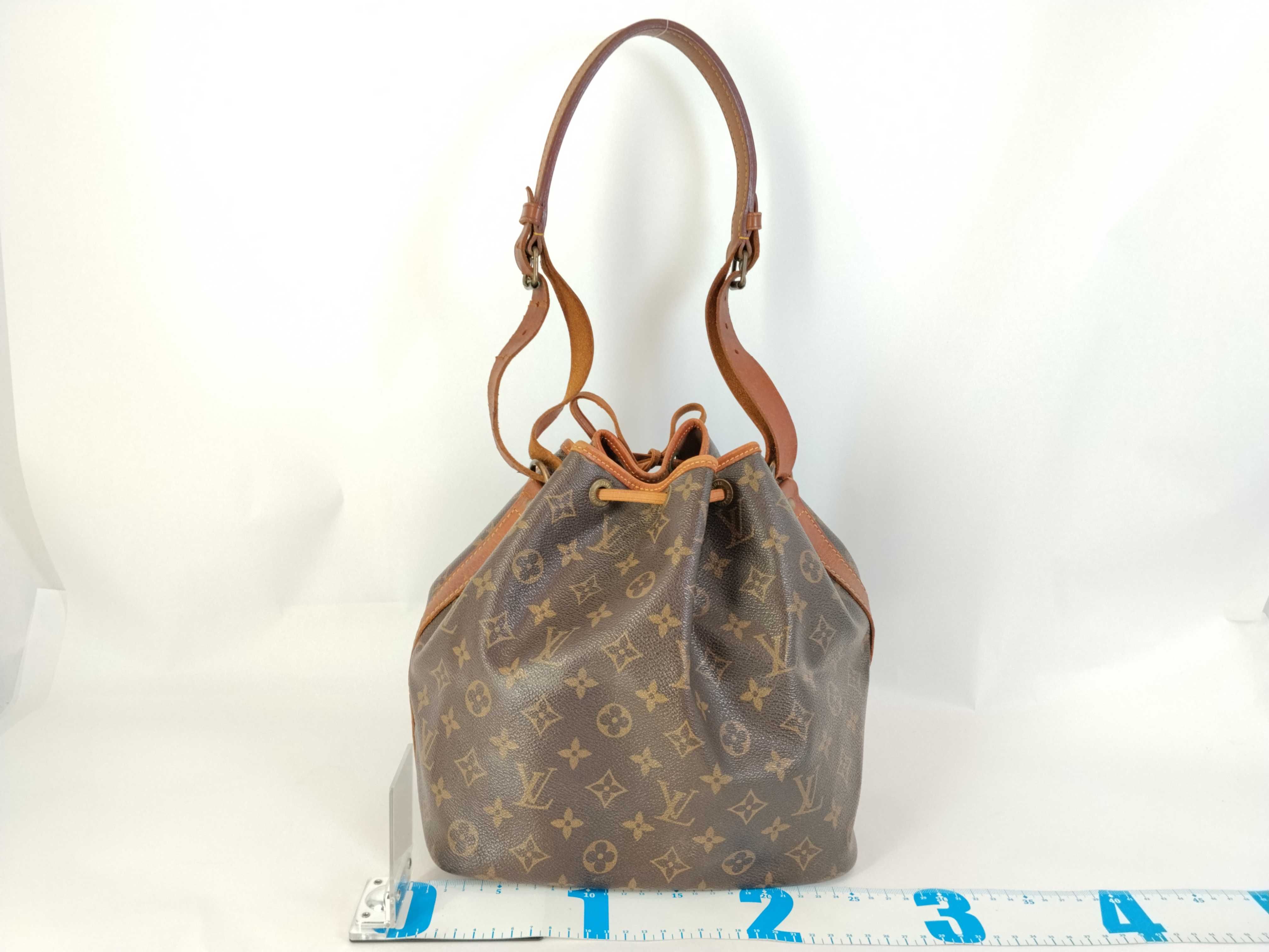 Monogram LV Monogram Petit Noé Shoulder Bag M42226 Shoulder Bag — view 2