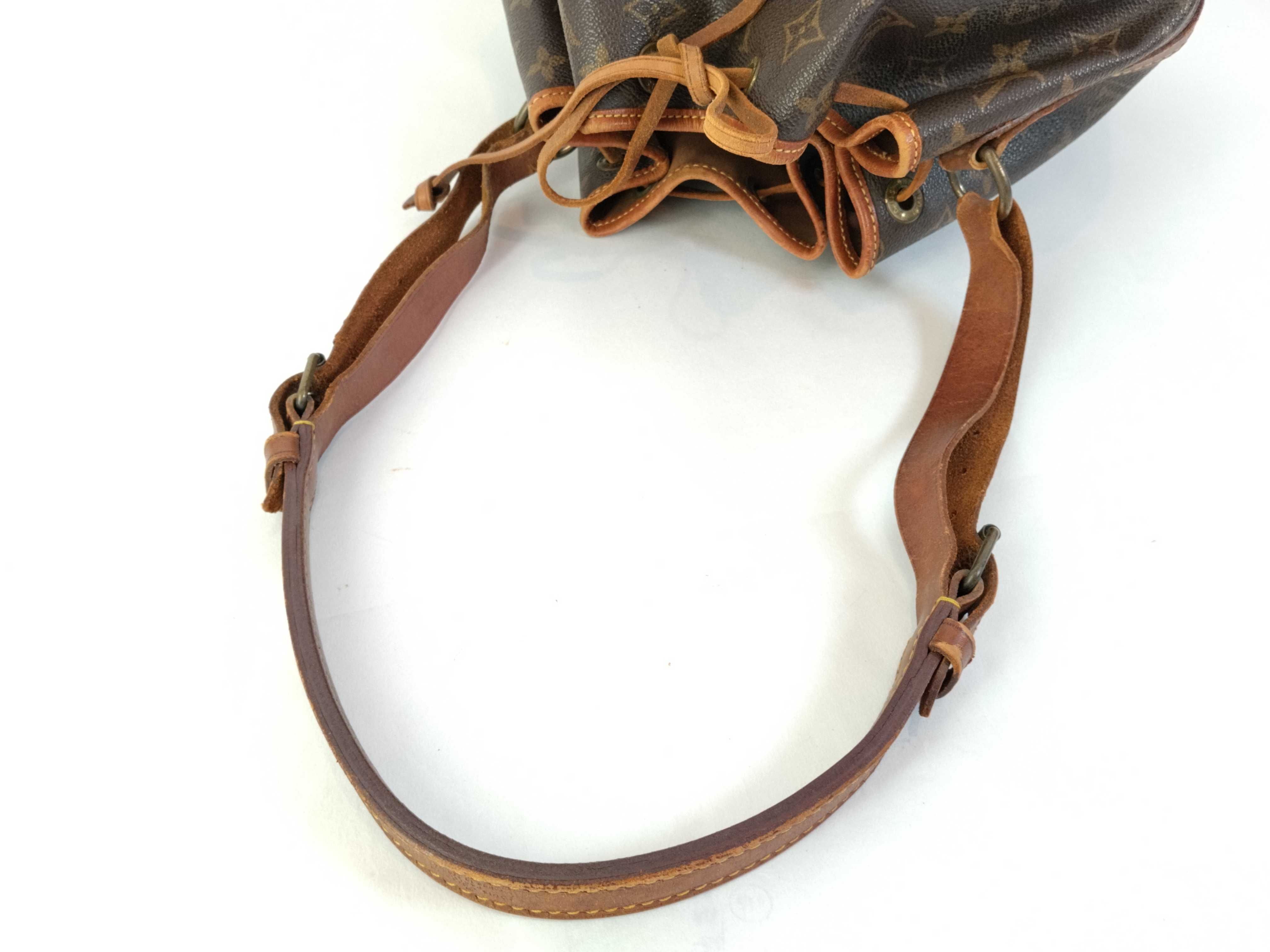 Monogram LV Monogram Petit Noé Shoulder Bag M42226 Shoulder Bag — view 3
