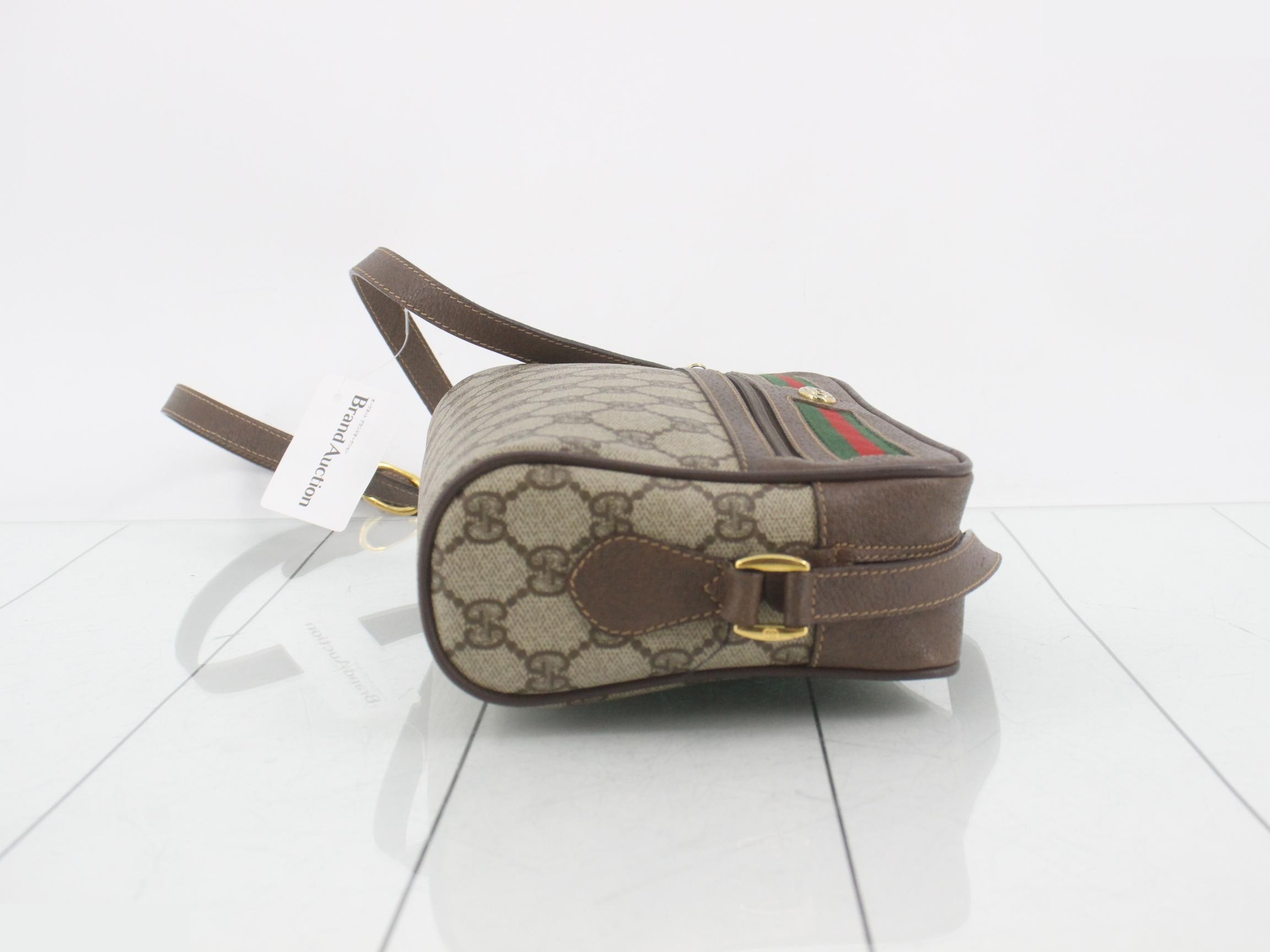 GG Supreme Canvas Shoulder Bag — view 3