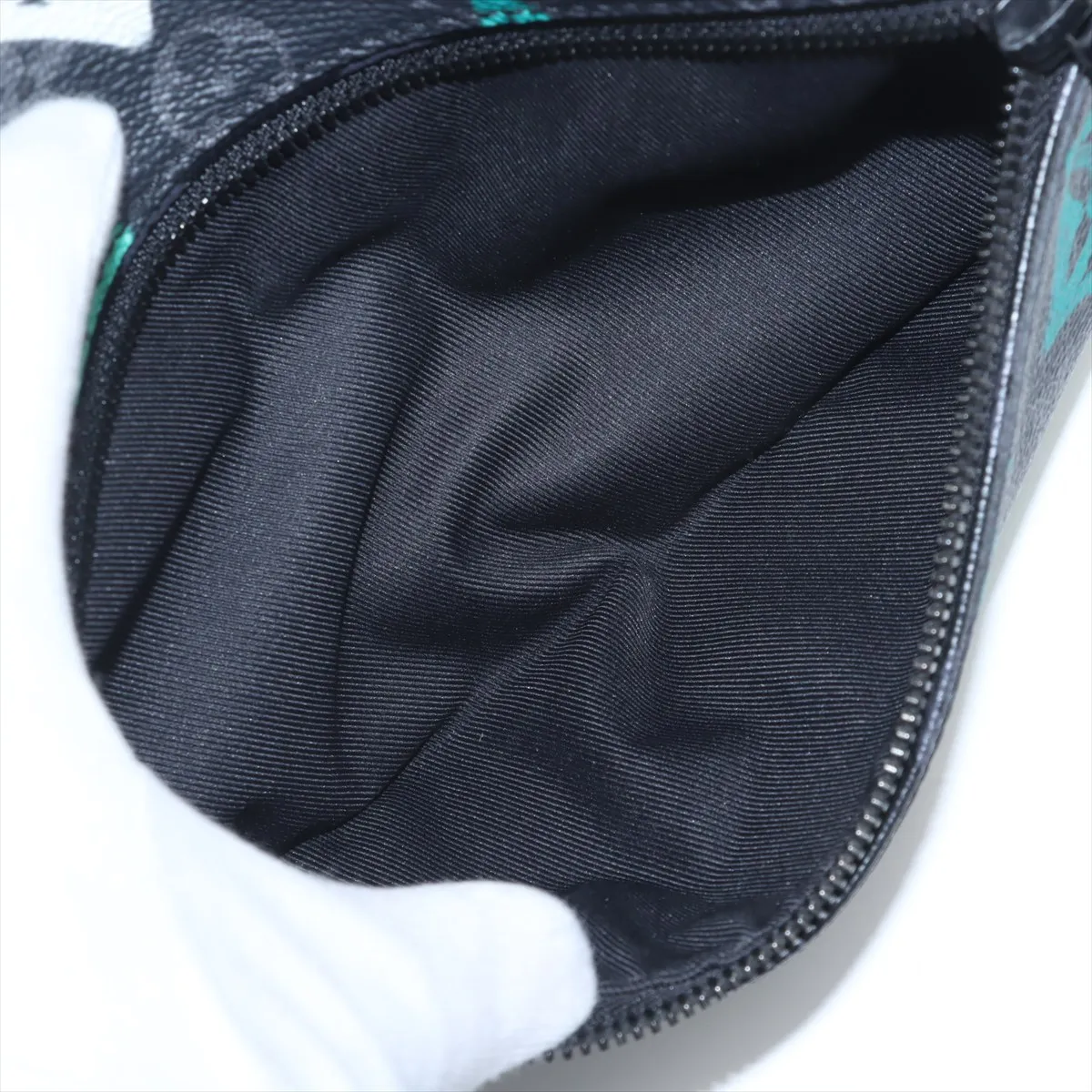 Monogram Graffiti Discovery Backpack PM M21397 Black x Green RFID responsive — view 6