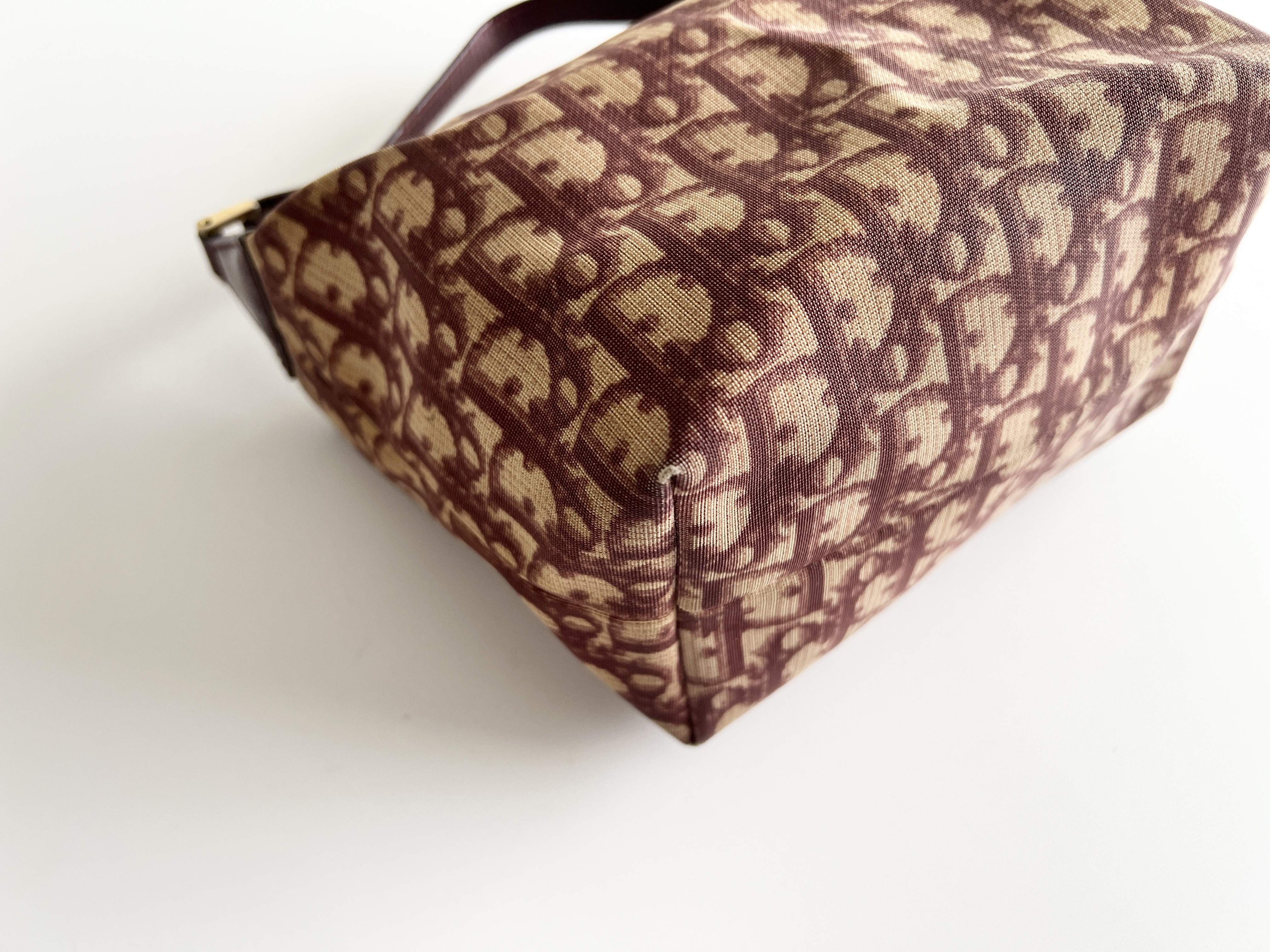 Trotter Oblique Leather Accessory Pouch Handbag — view 9