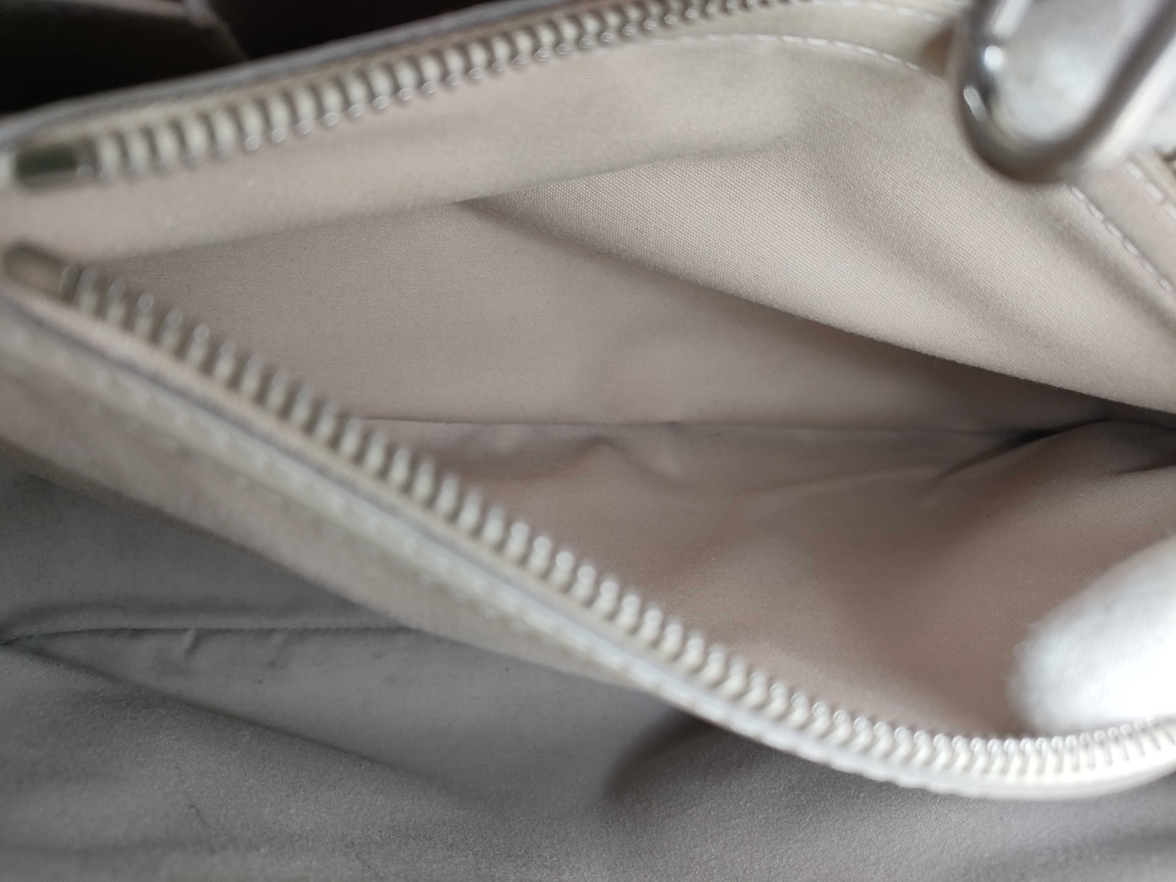 Epi M5926J Epi Passy Ivoire Handbag — view 11