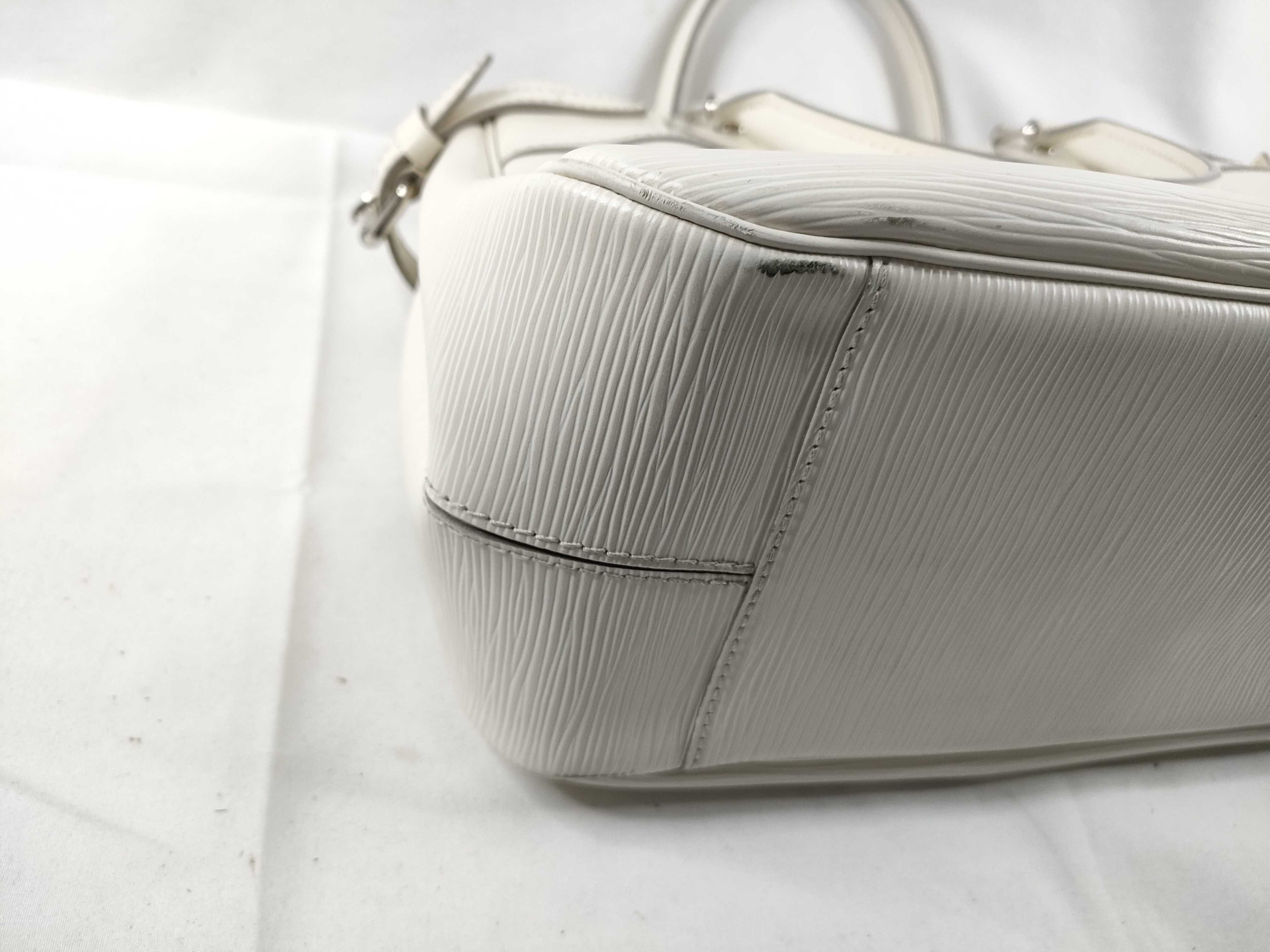 Epi M5926J Epi Passy Ivoire Handbag — view 3