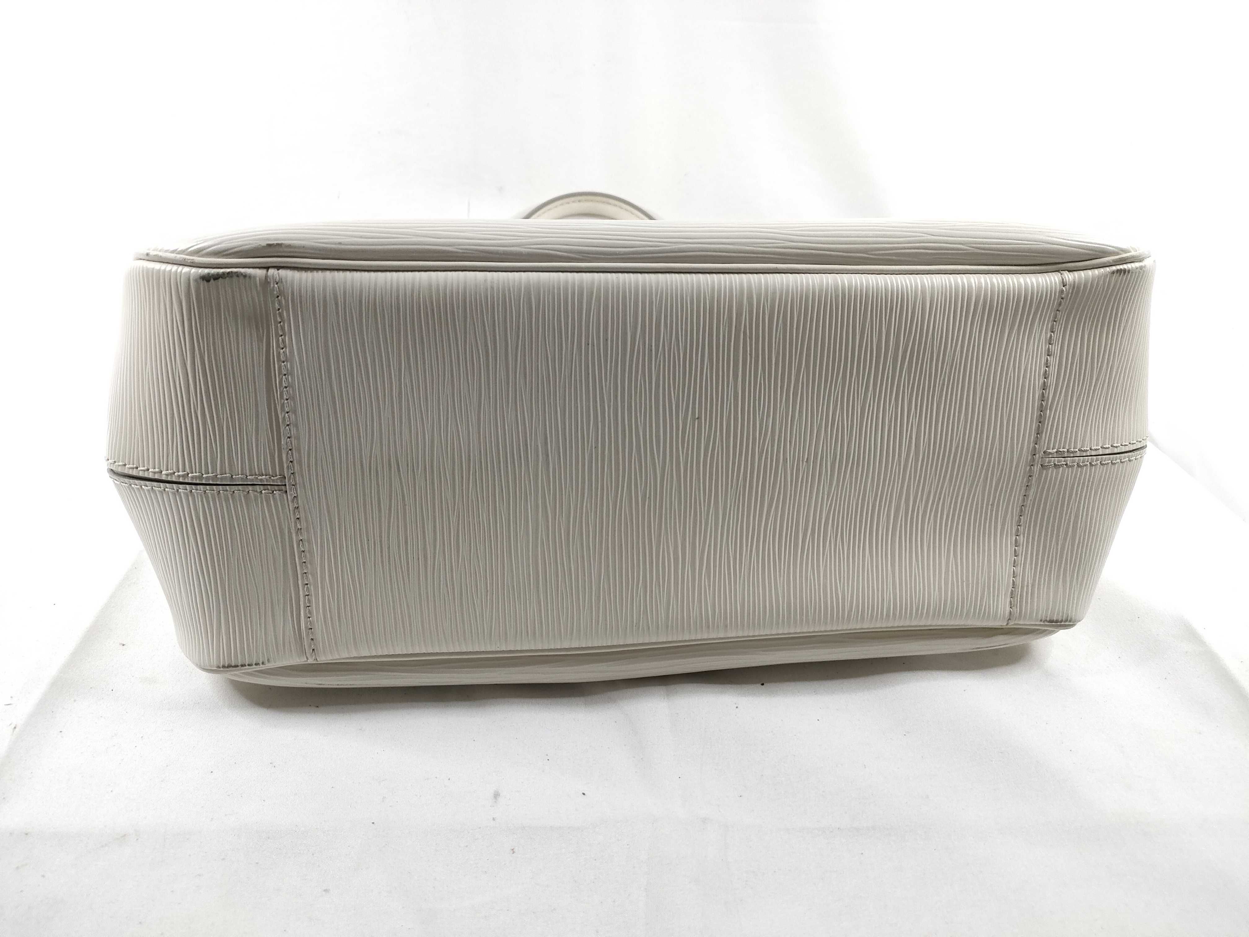 Epi M5926J Epi Passy Ivoire Handbag — view 4