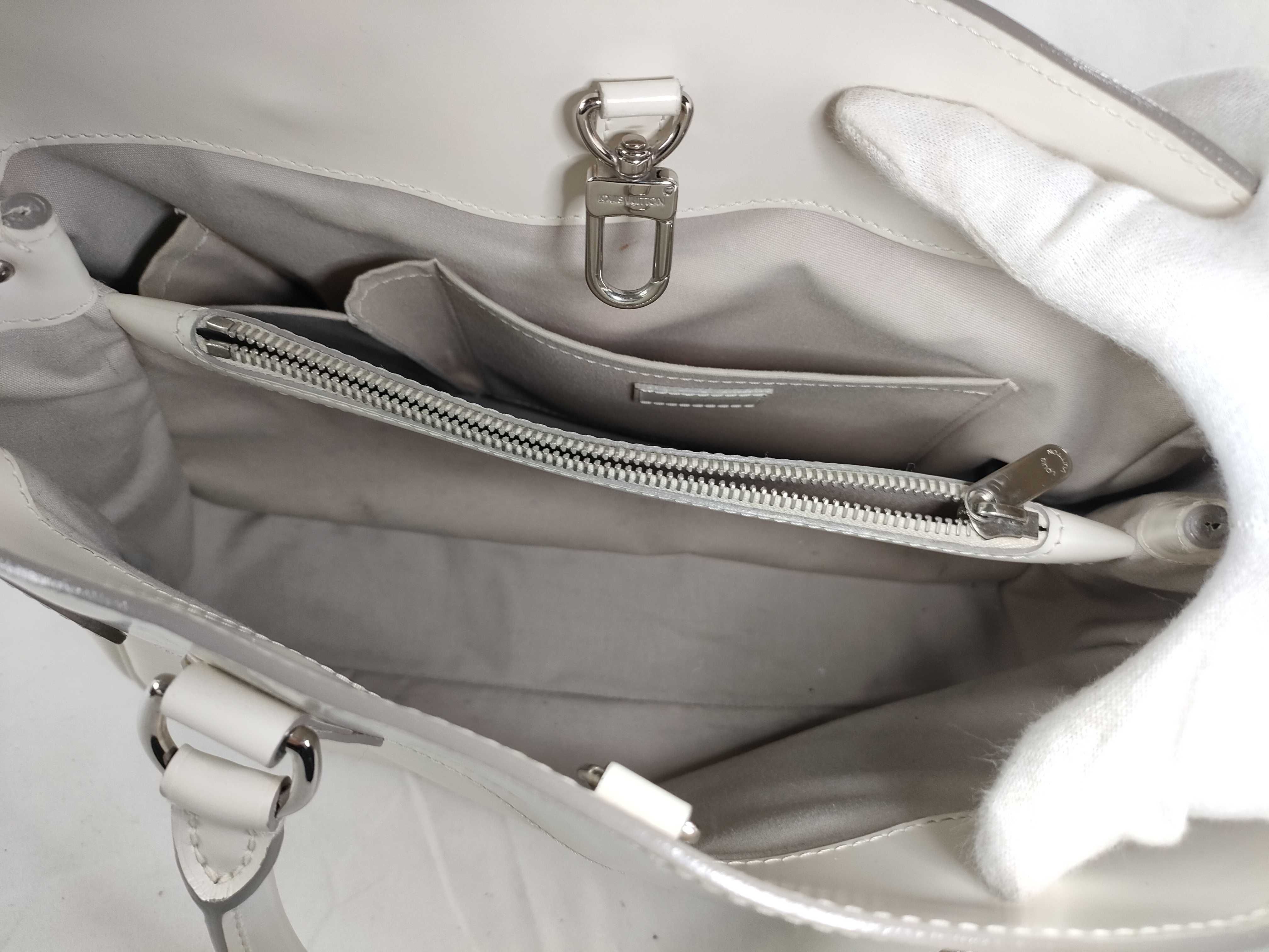 Epi M5926J Epi Passy Ivoire Handbag — view 9