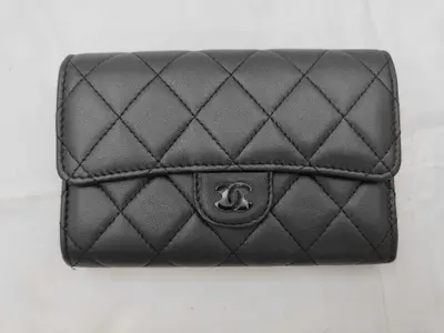AP0232 Matelassé Classic Medium Flap Wallet