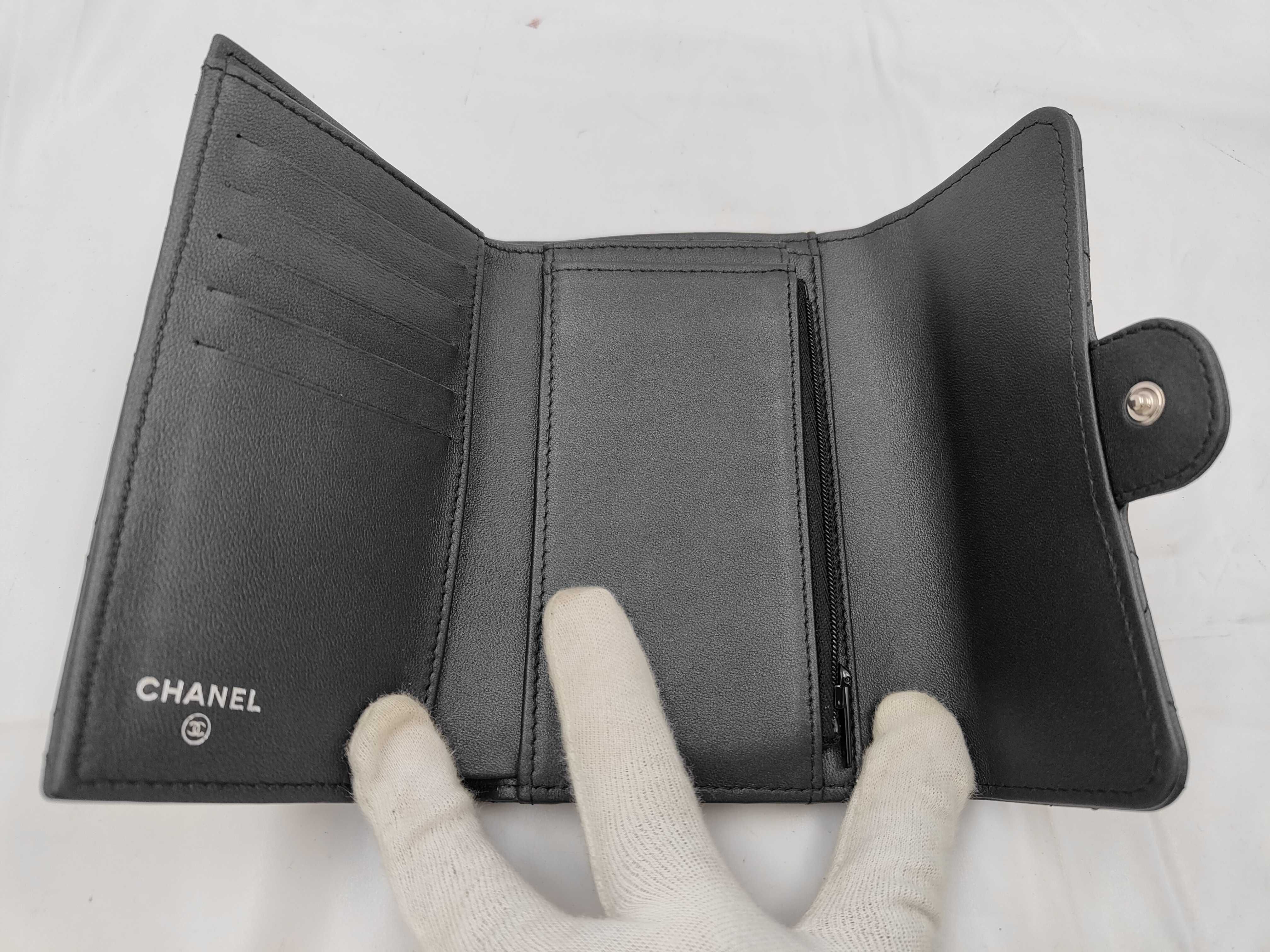 AP0232 Matelassé Classic Medium Flap Wallet — view 4