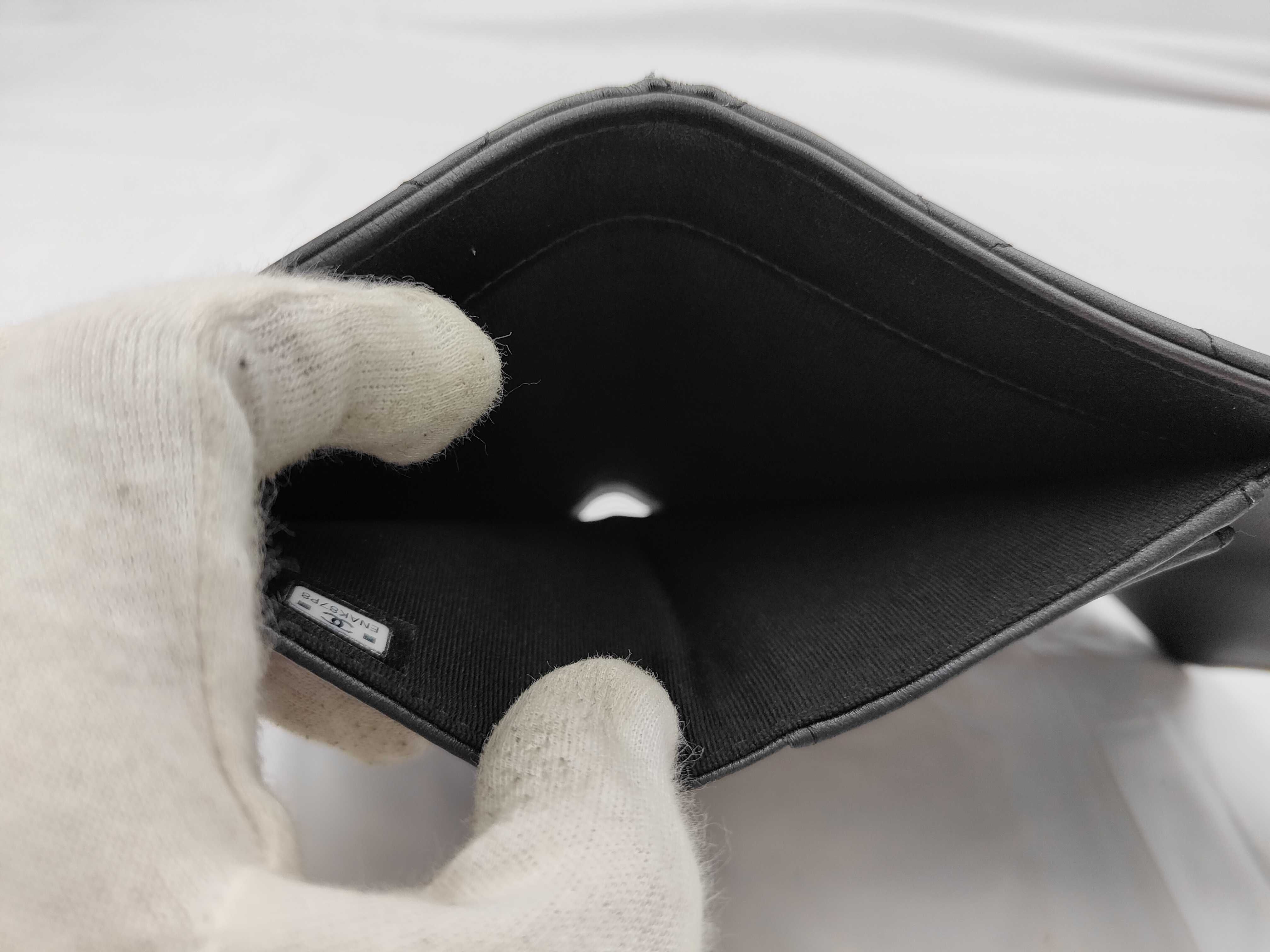 AP0232 Matelassé Classic Medium Flap Wallet — view 5