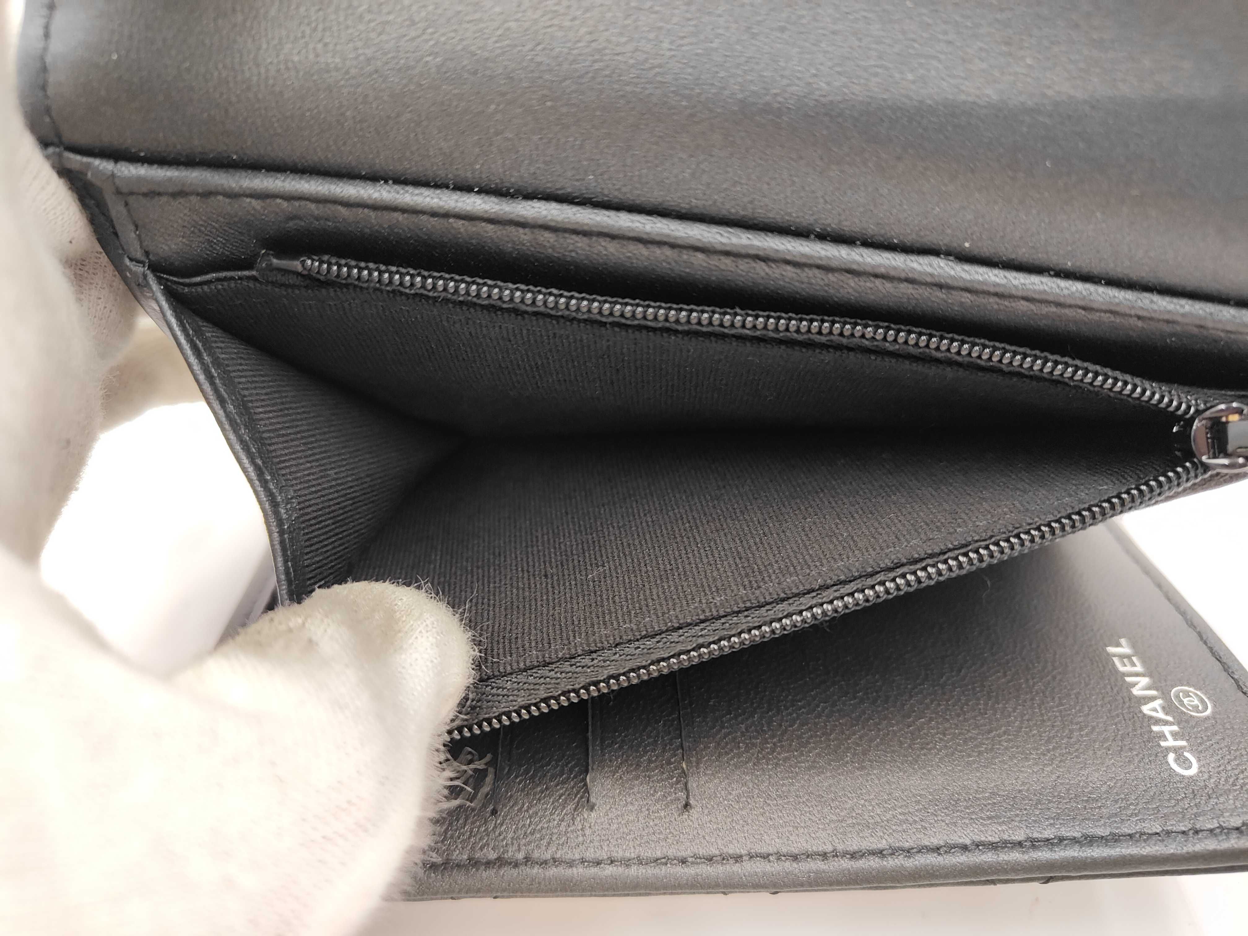 AP0232 Matelassé Classic Medium Flap Wallet — view 6