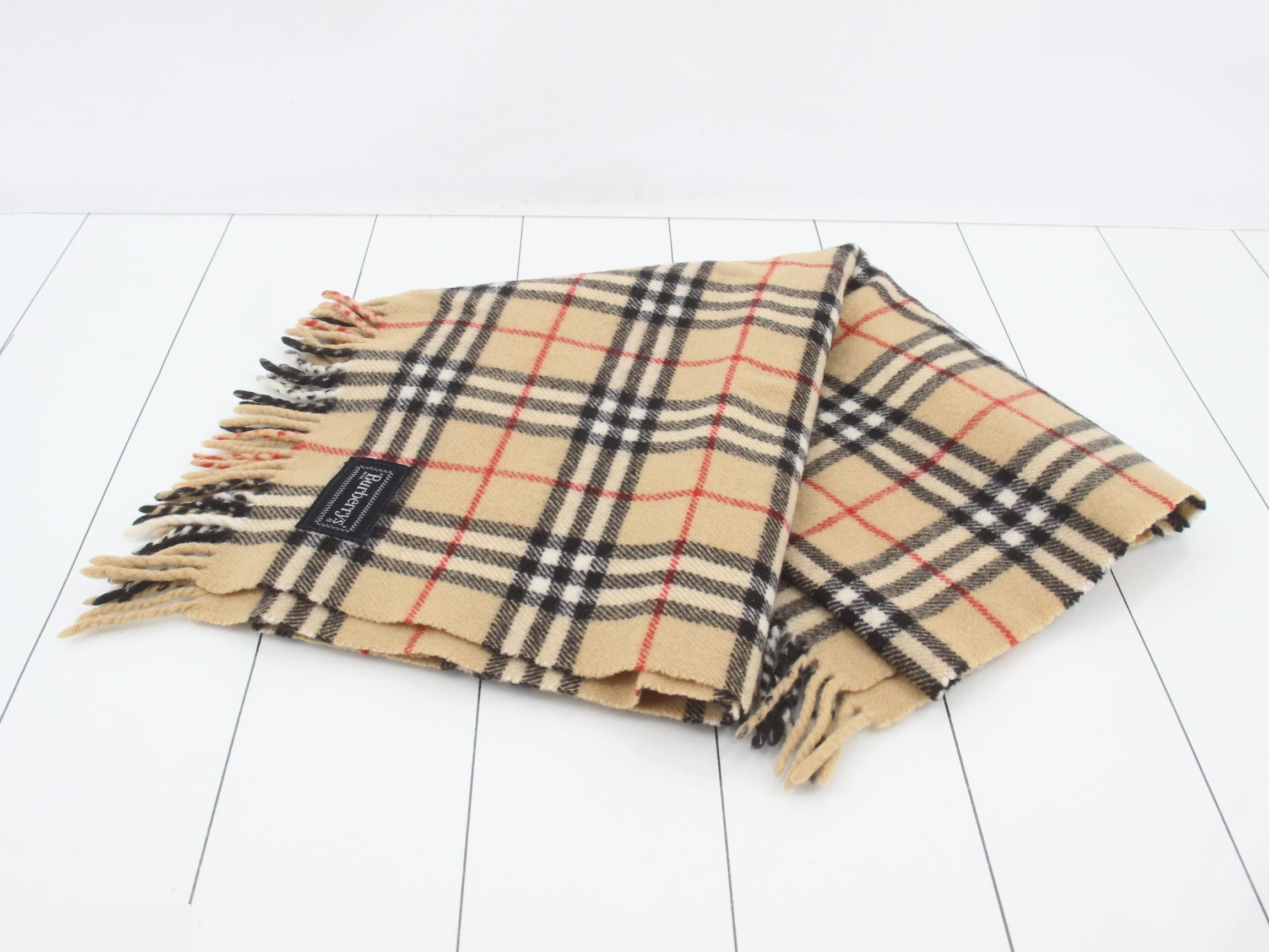Nova Check lap blanket/shawl, beige — view 3