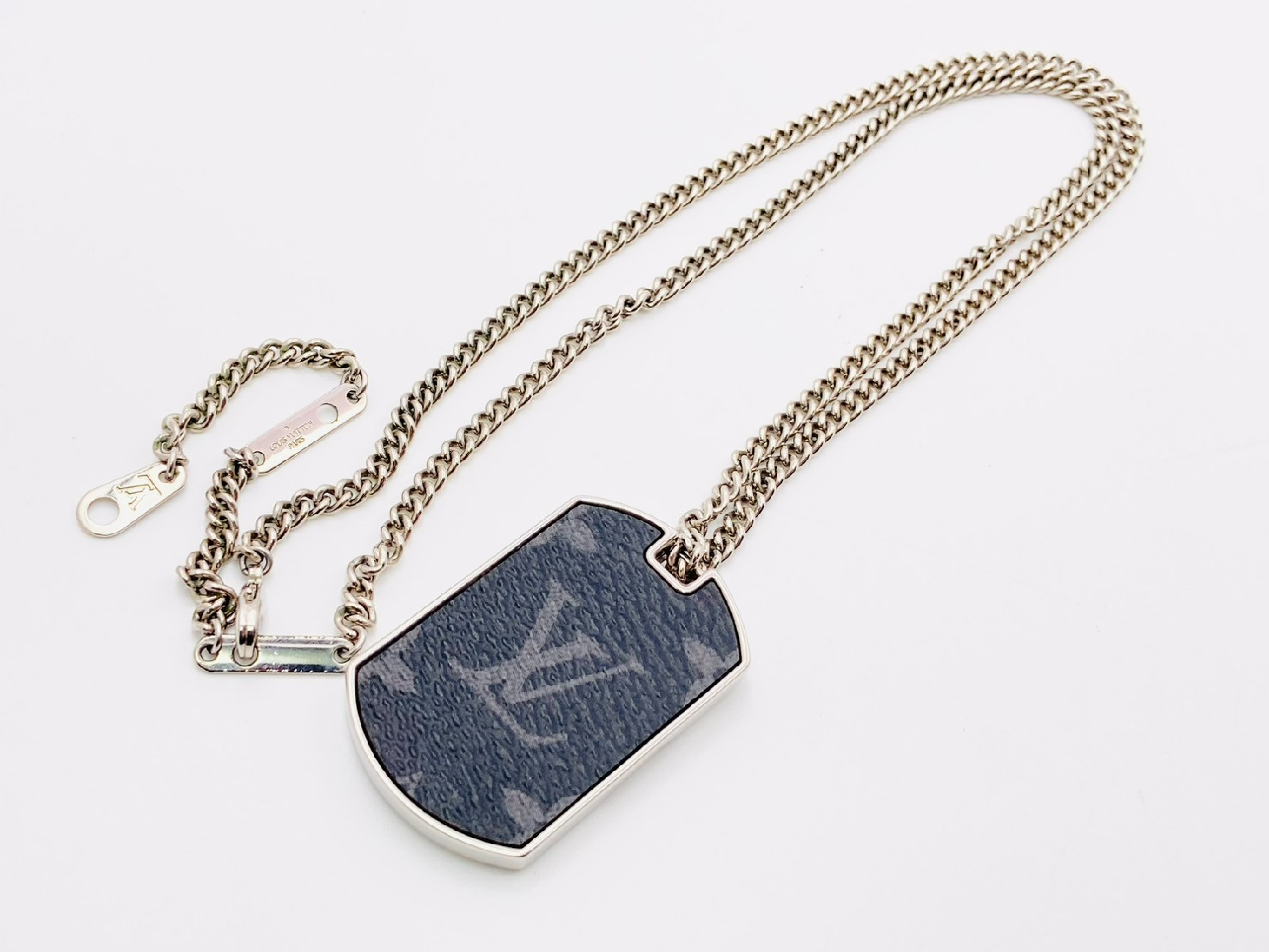 M63640 Monogram Eclipse Collier Plaque Necklace DI0251 Black x Silver Necklace — view 3