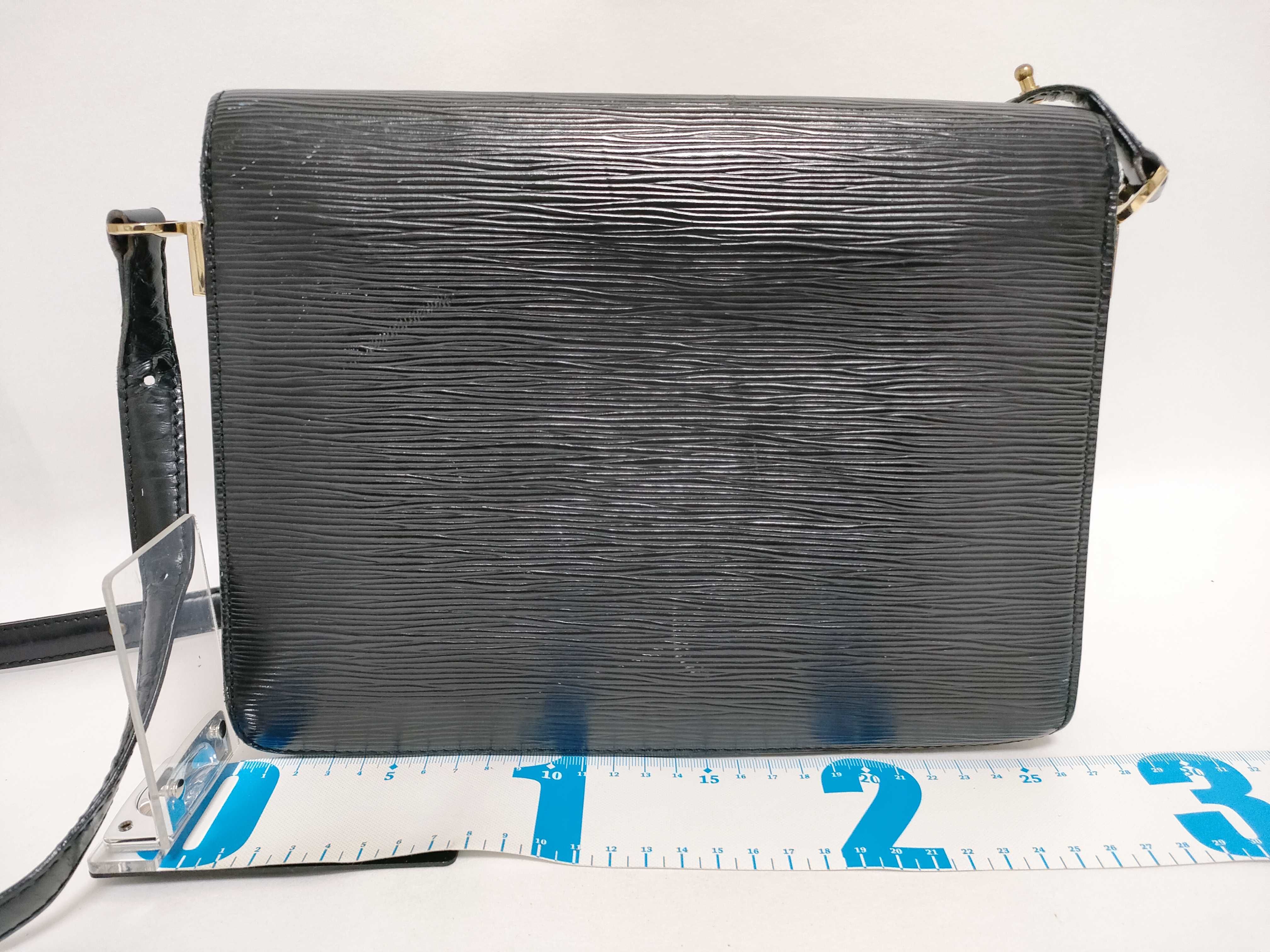 Epi Free Run M52402 Black Leather Shoulder Bag — view 2