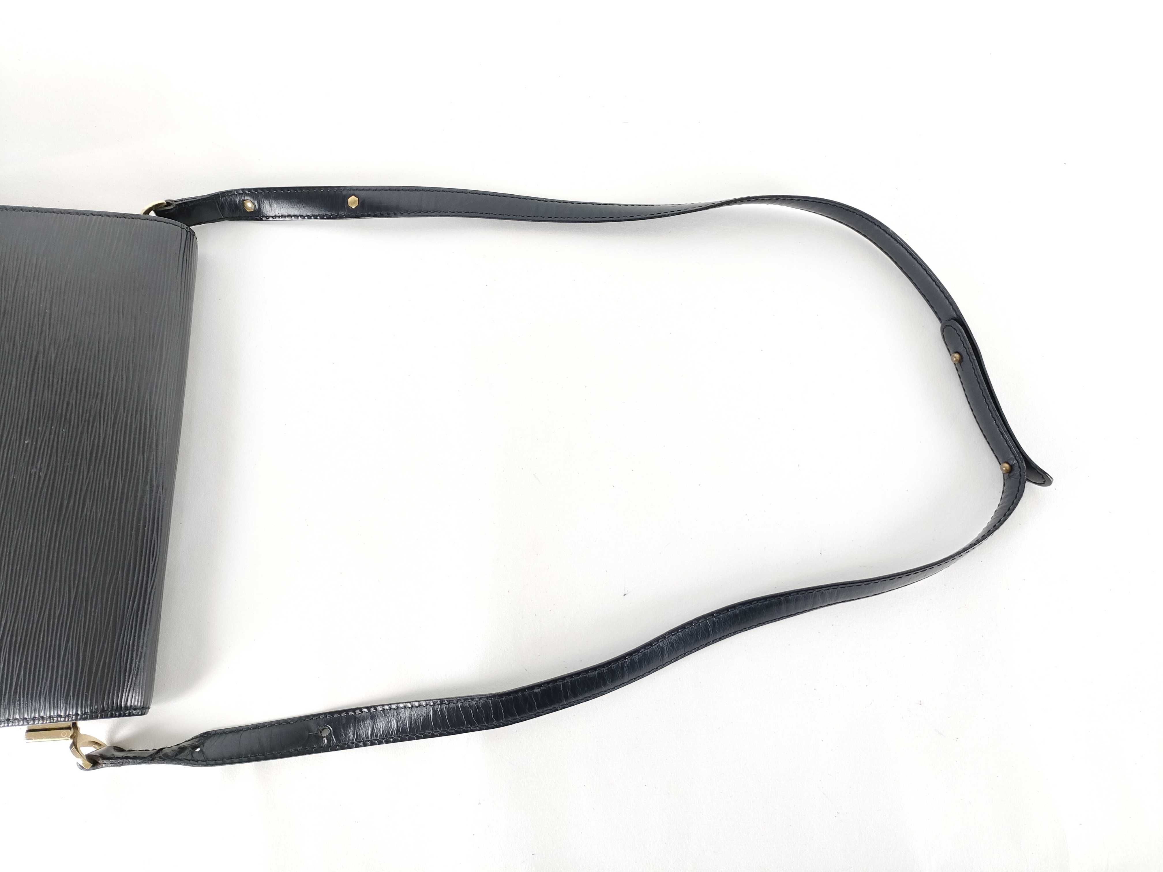 Epi Free Run M52402 Black Leather Shoulder Bag — view 3