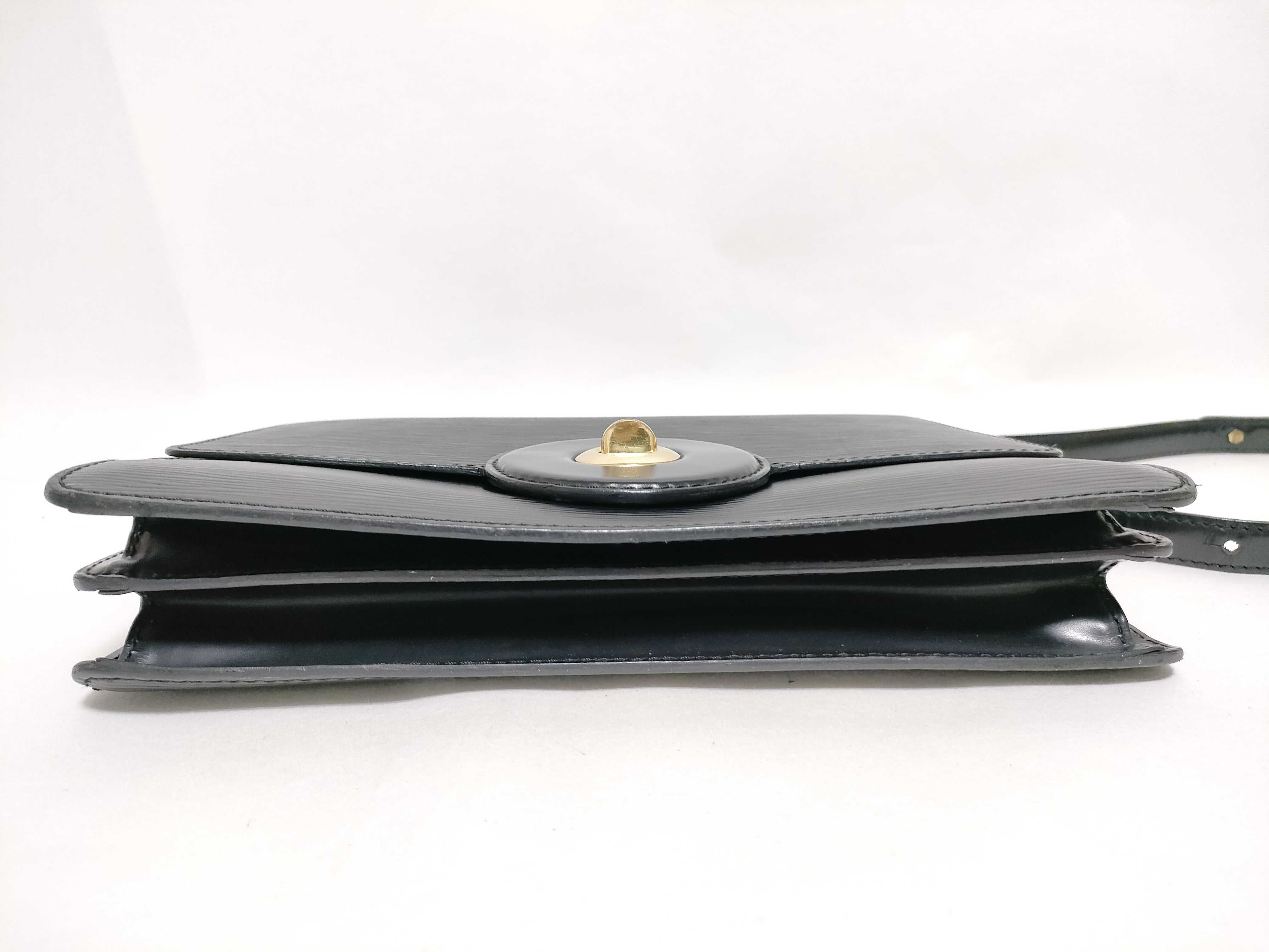 Epi Free Run M52402 Black Leather Shoulder Bag — view 7