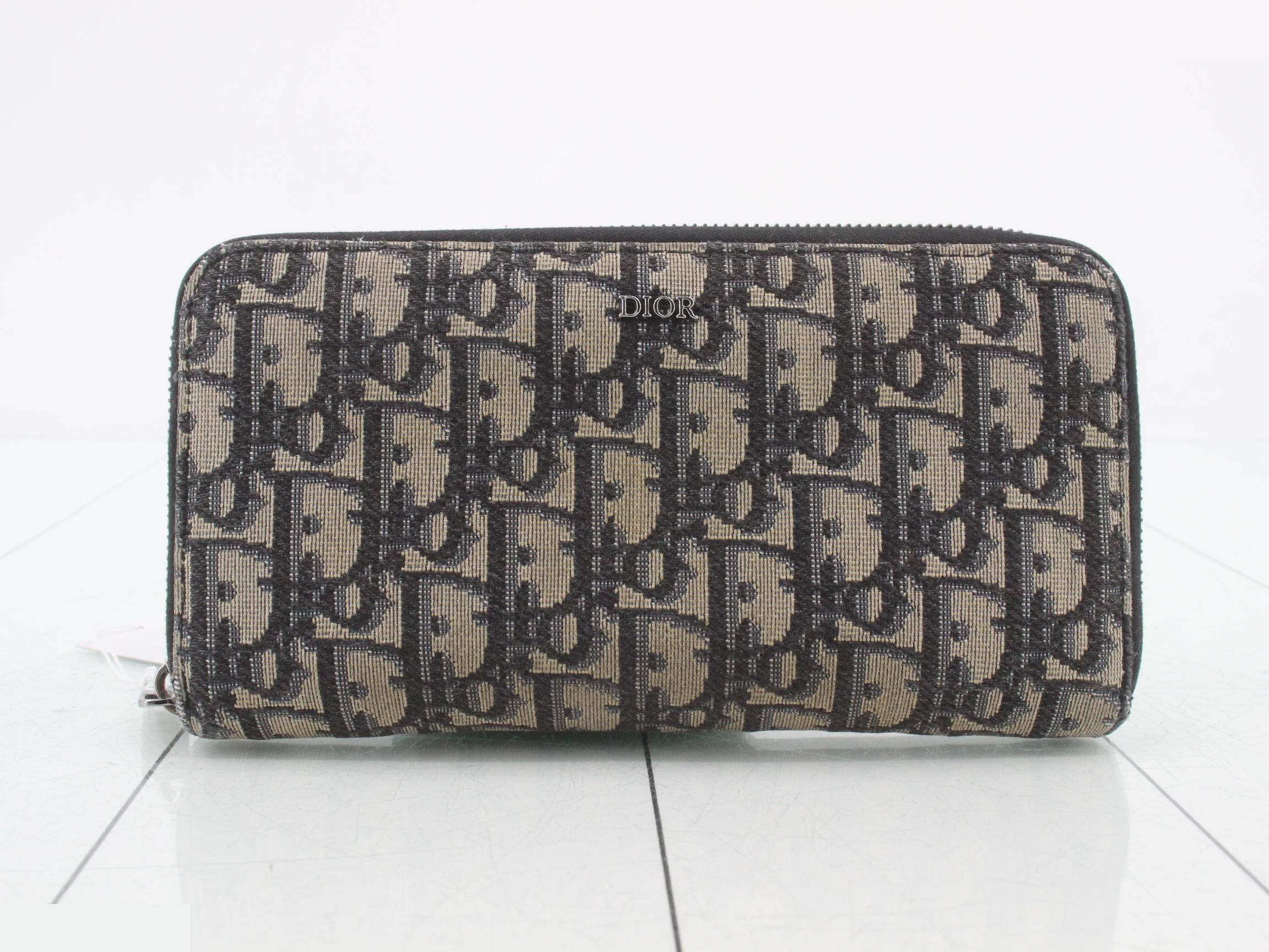 long wallet