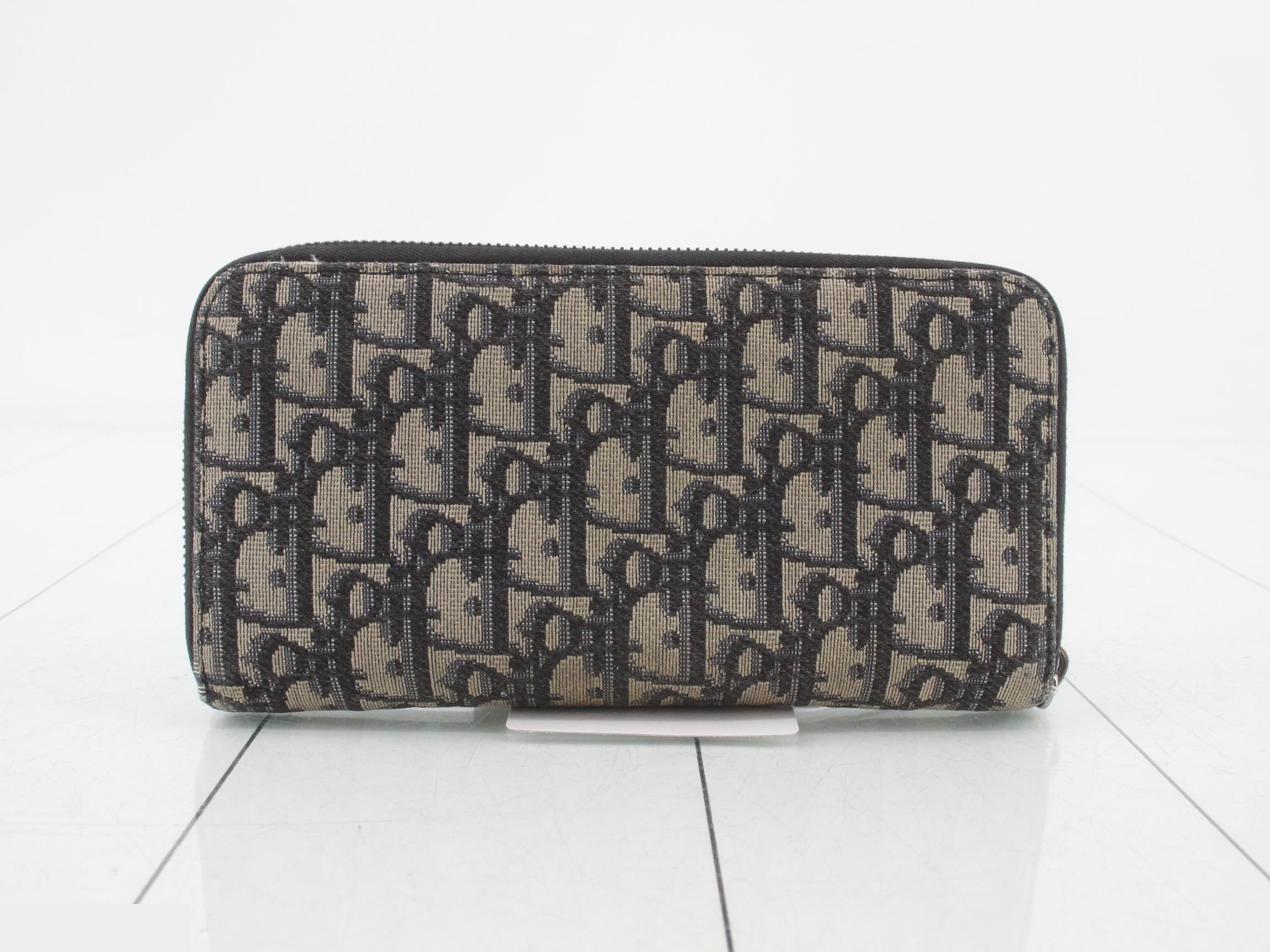 long wallet — view 2