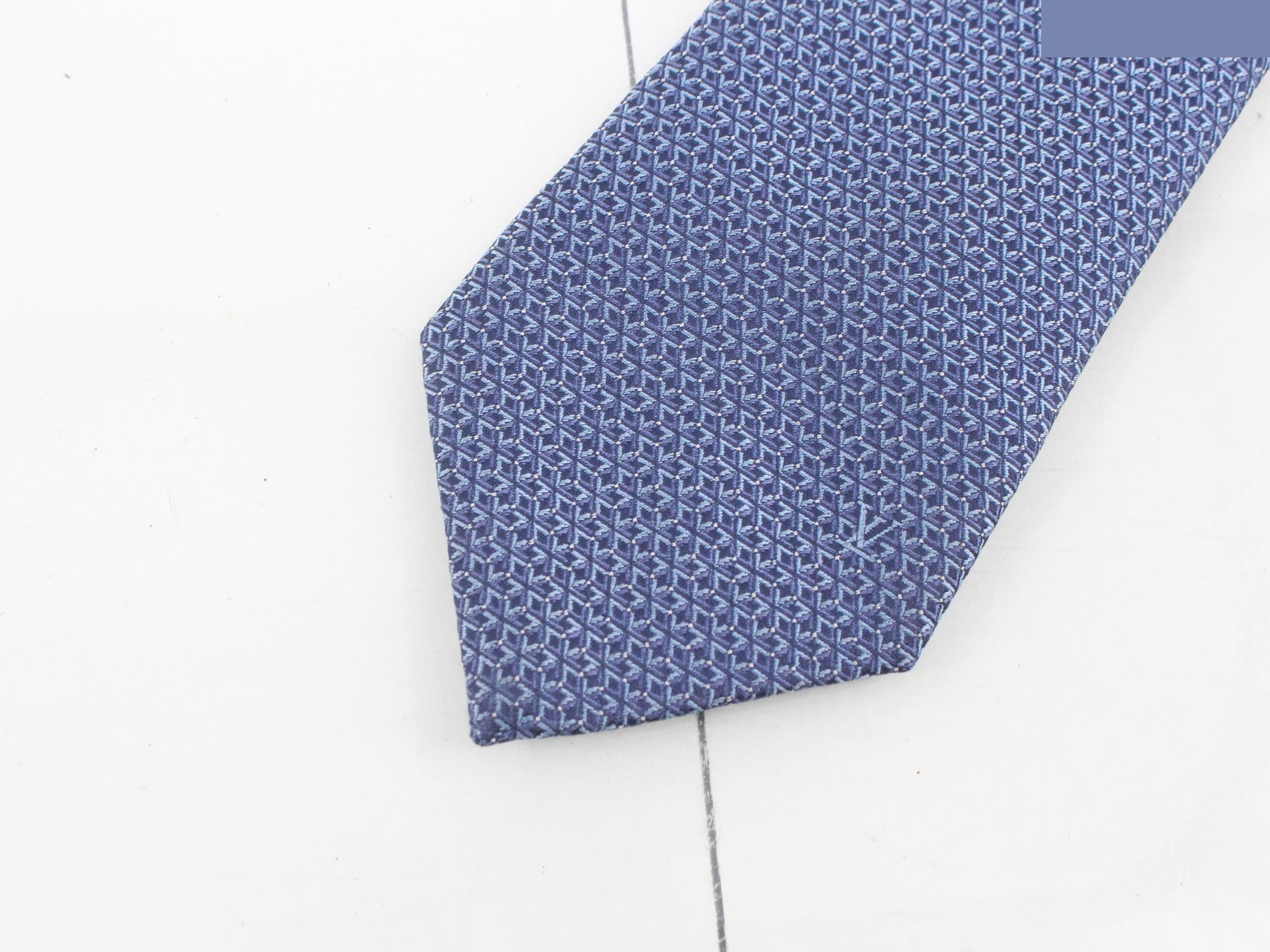necktie — view 3