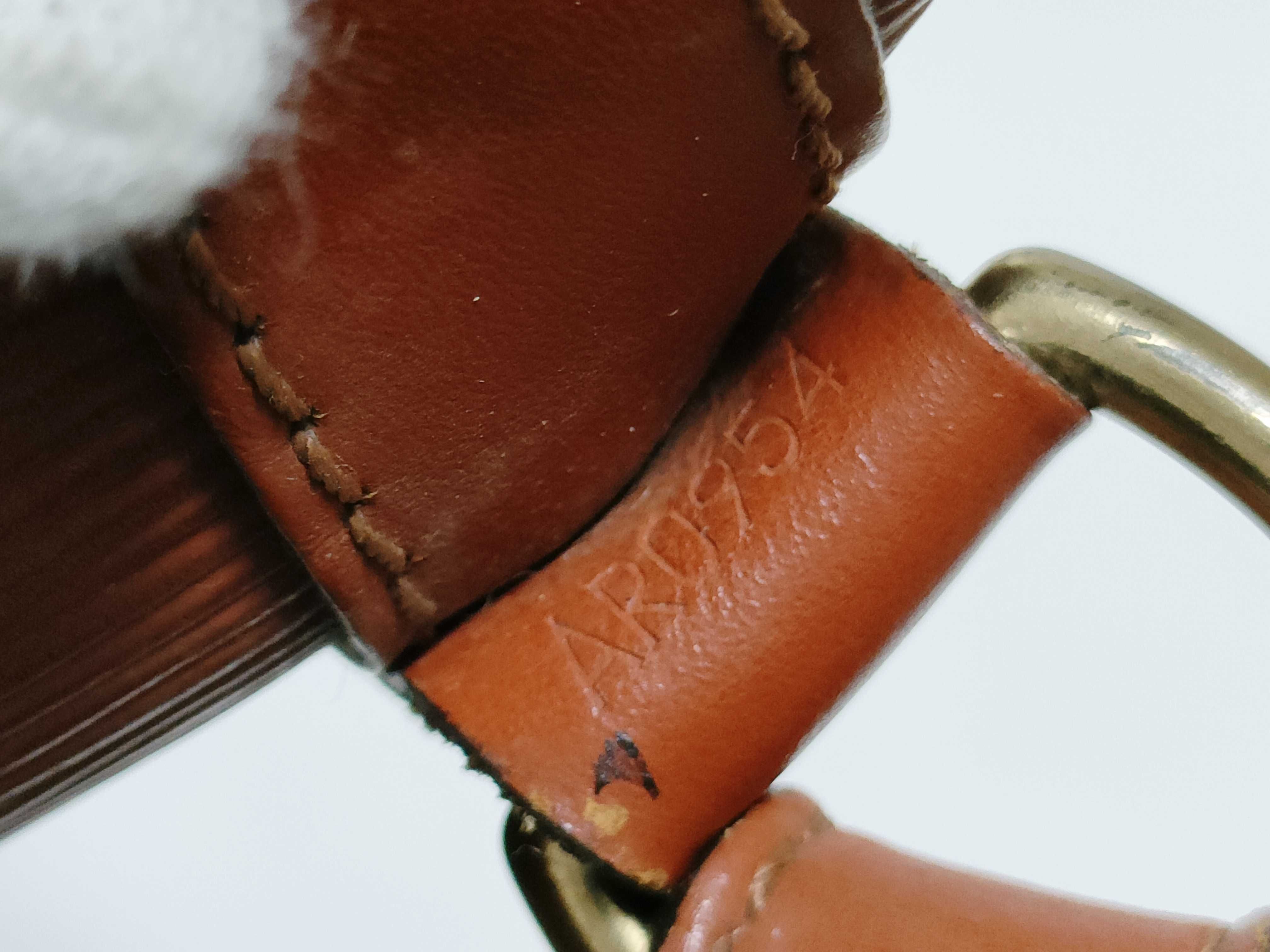 Epi Petit Noé M44103 Brown Shoulder Bag — view 10