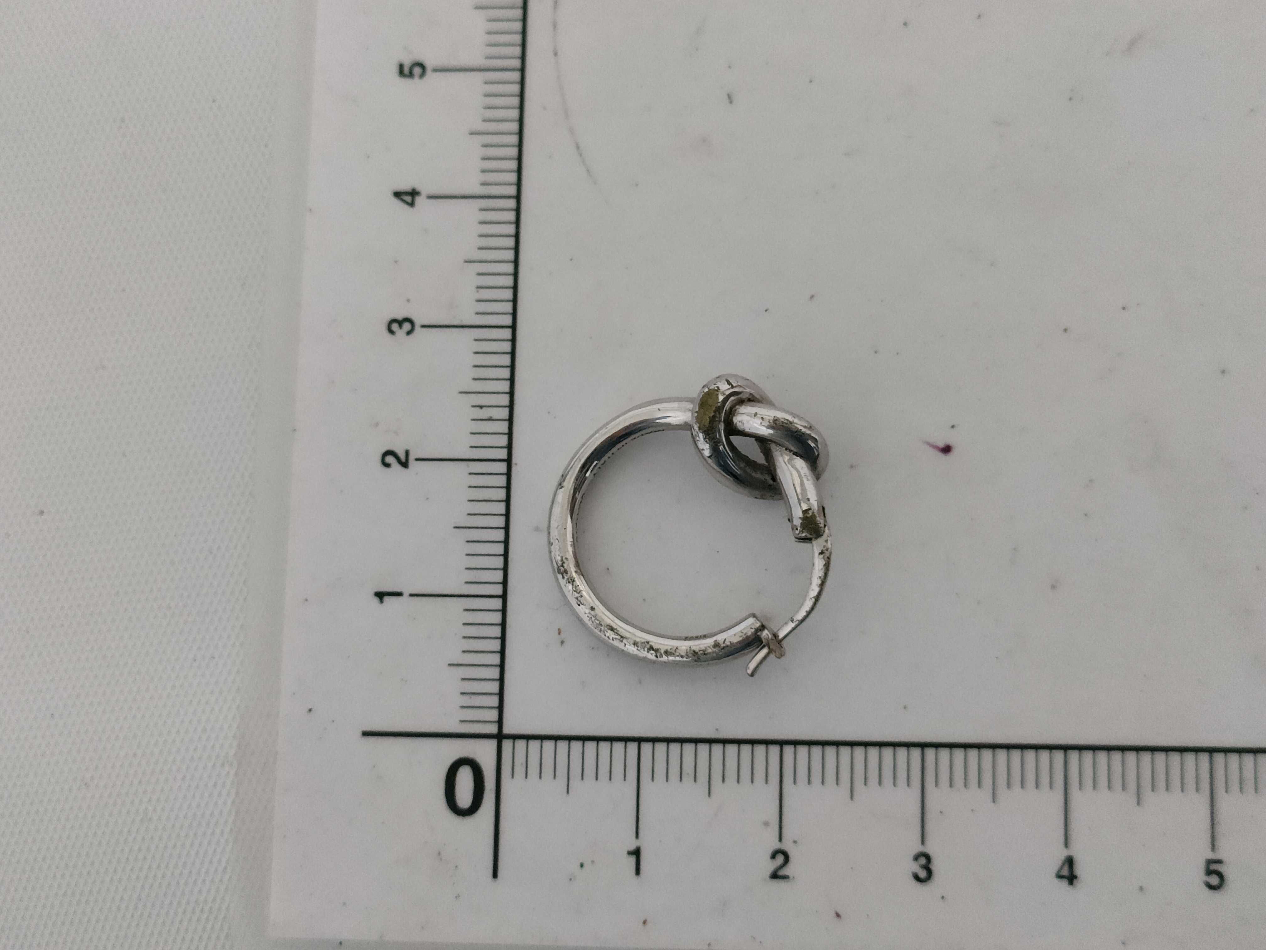 Knot Small Hoop Earring (Single) — view 6