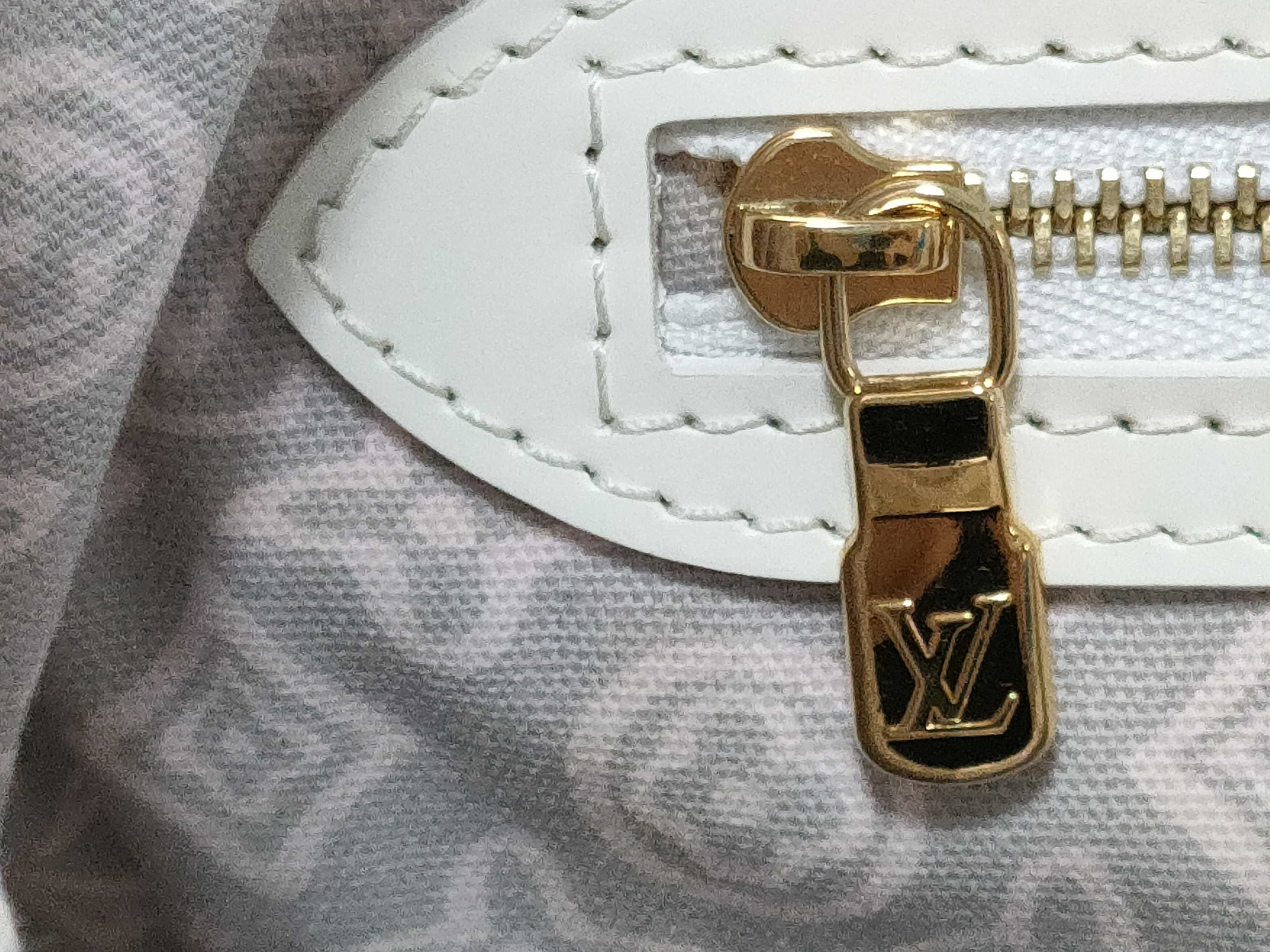 Monogram Vuitton Cruise Line Taïcienne GM M95675 Beige CA0068 Boston Bag — view 12
