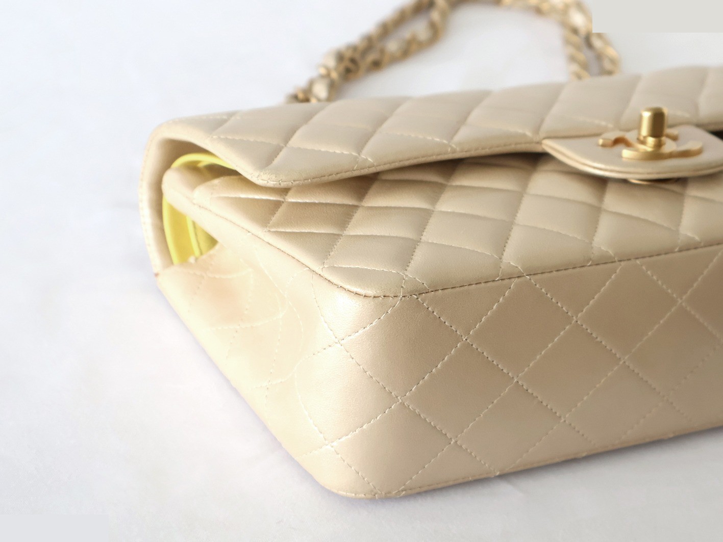Matelassé 25 Lambskin Double Flap Double Chain Shoulder Bag with Pearl — view 3
