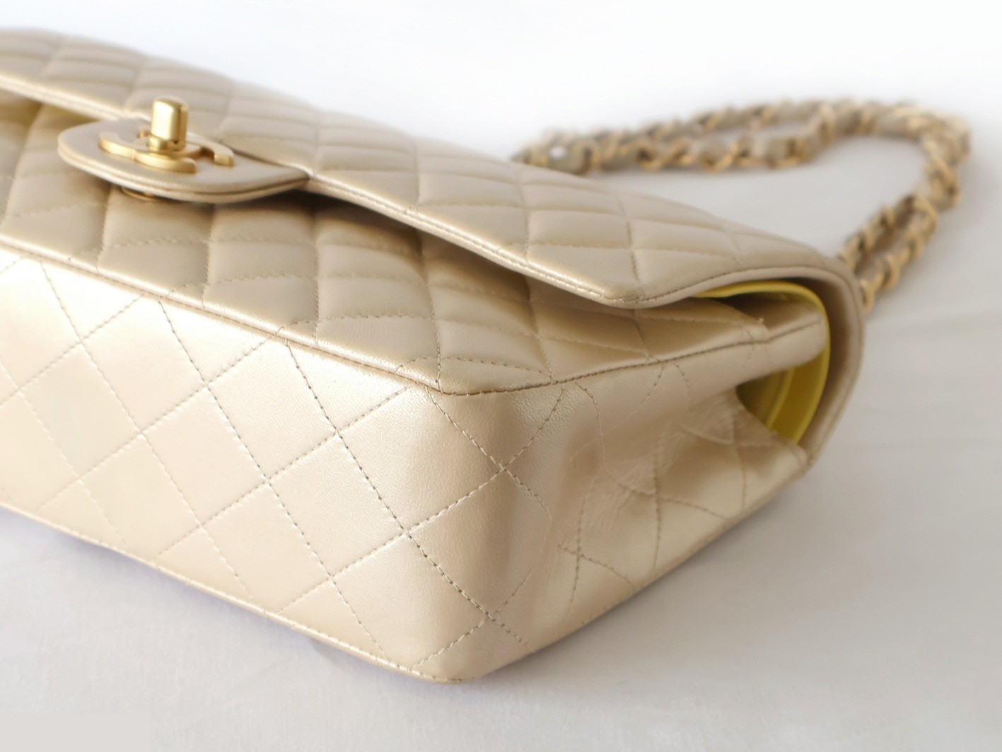 Matelassé 25 Lambskin Double Flap Double Chain Shoulder Bag with Pearl — view 4