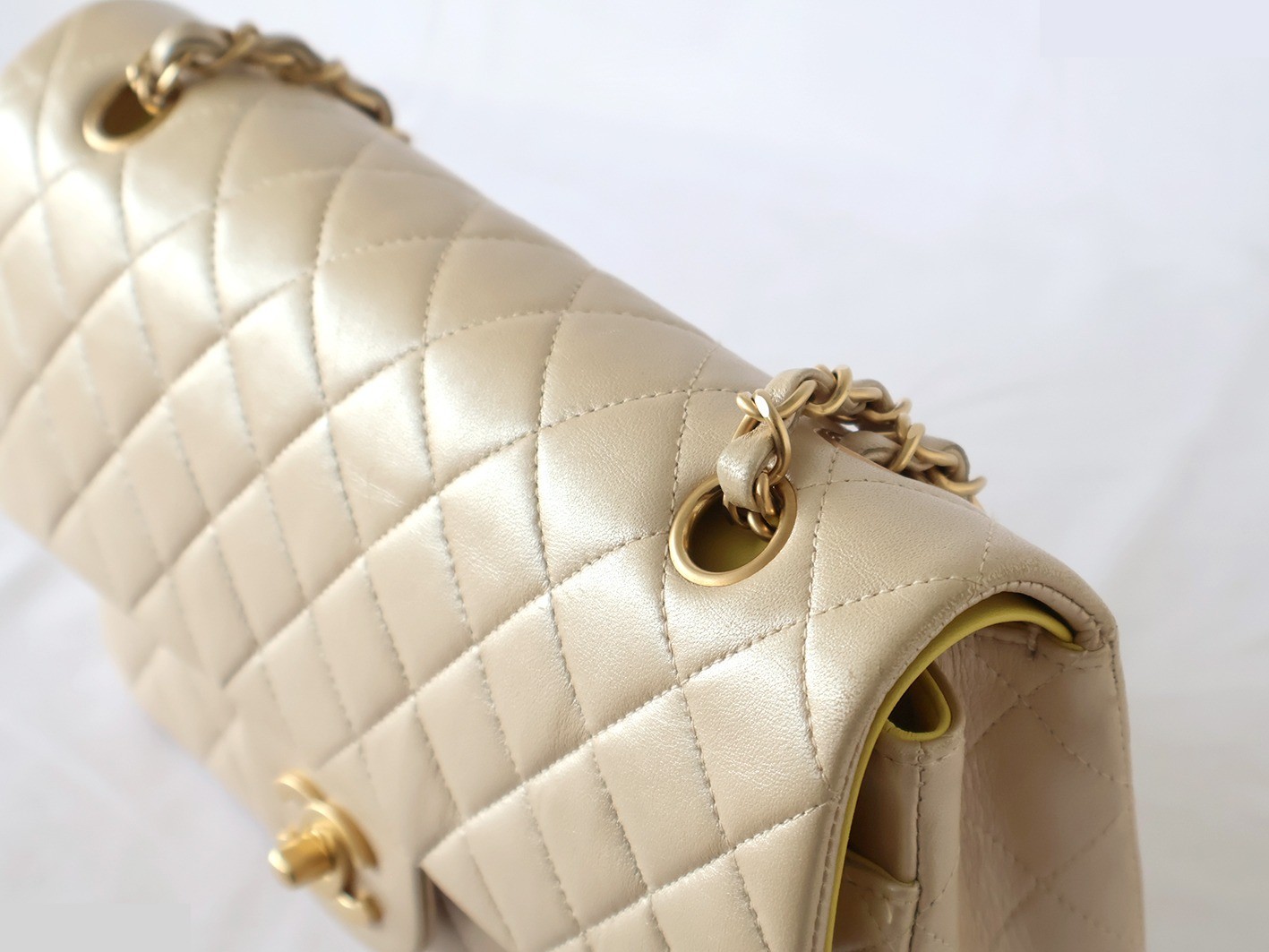 Matelassé 25 Lambskin Double Flap Double Chain Shoulder Bag with Pearl — view 6