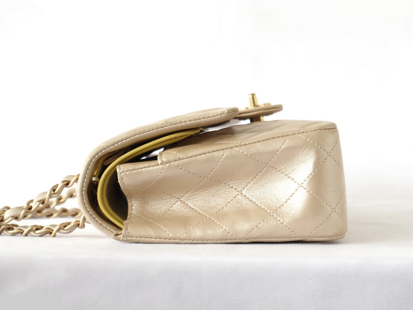 Matelassé 25 Lambskin Double Flap Double Chain Shoulder Bag with Pearl — view 8