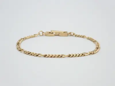 Gold bracelet, wrist size approximately 17cm