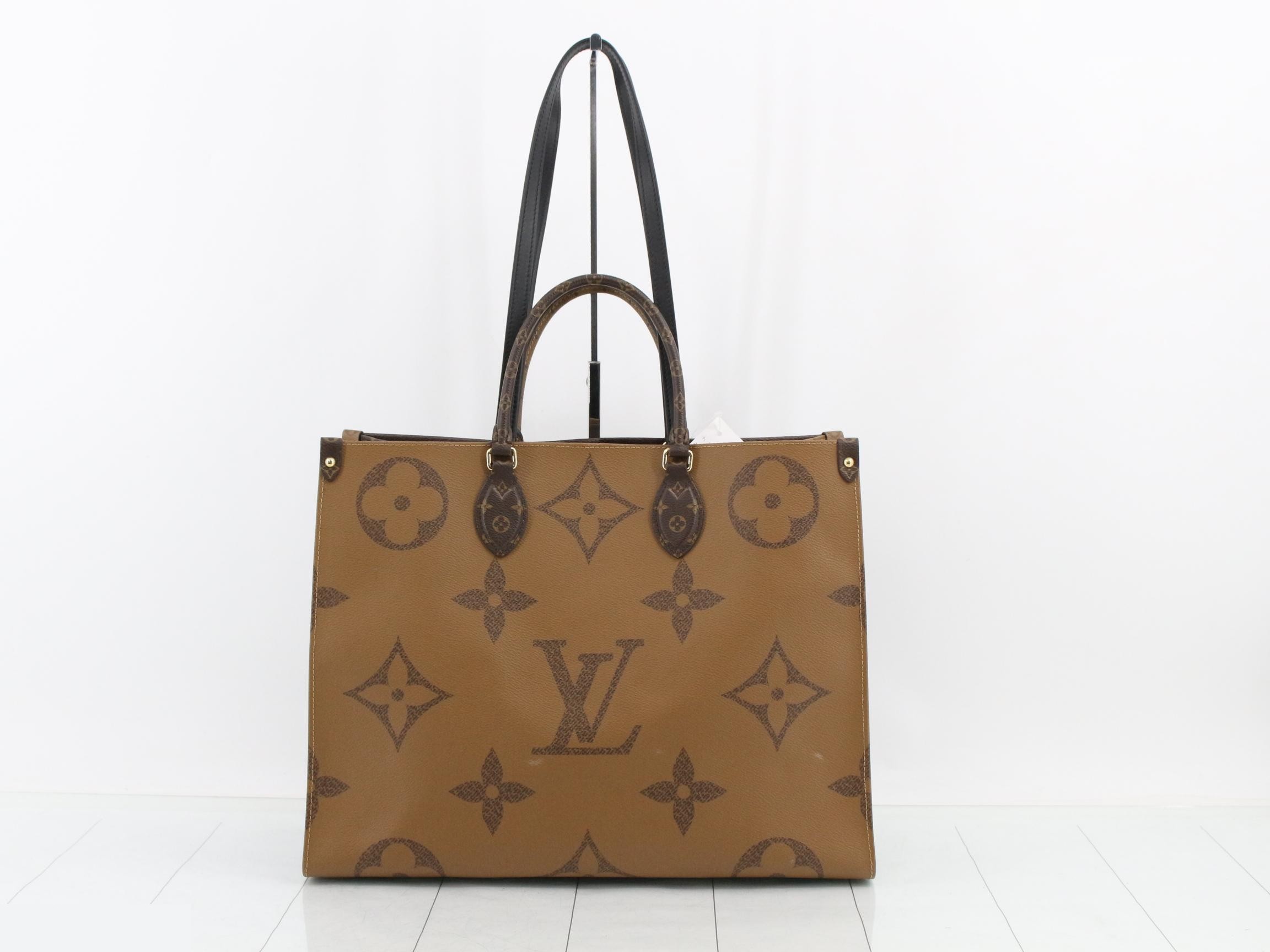 Monogram Giant Reverse OnTheGo GM 2-Way Tote Bag — view 2
