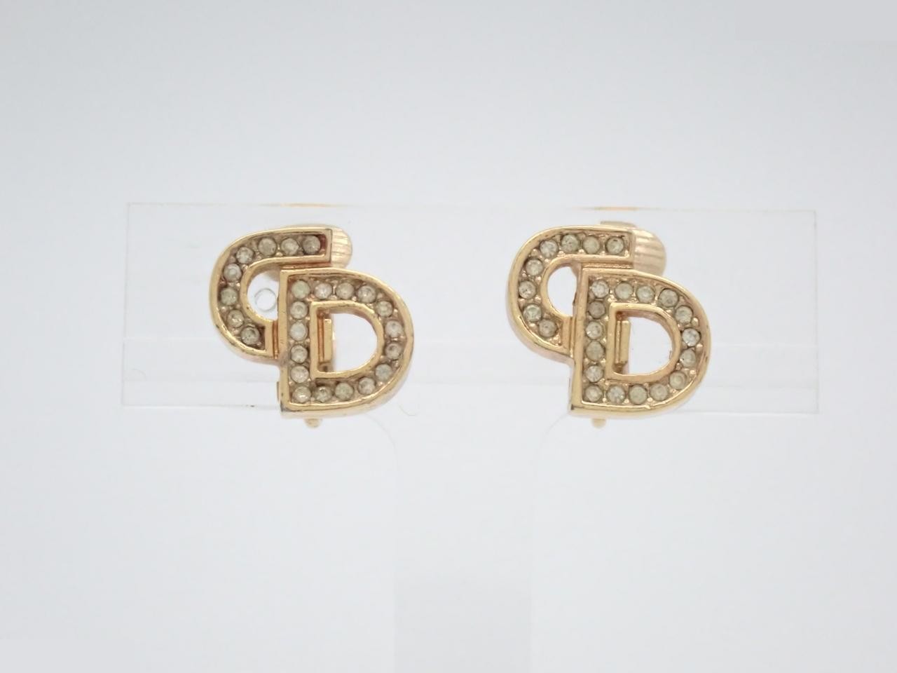 Other lines: Precious metals, earrings, logo, rhinestones, gold.
